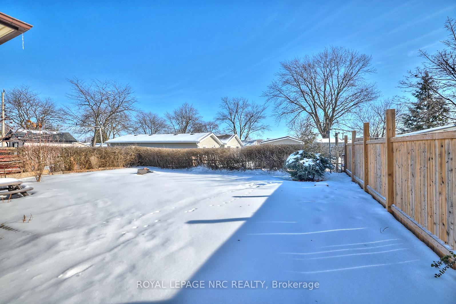 Photo 6 of 8 Huntley Crescent, St. Catharines, Carlton/Bunting — HOMEH