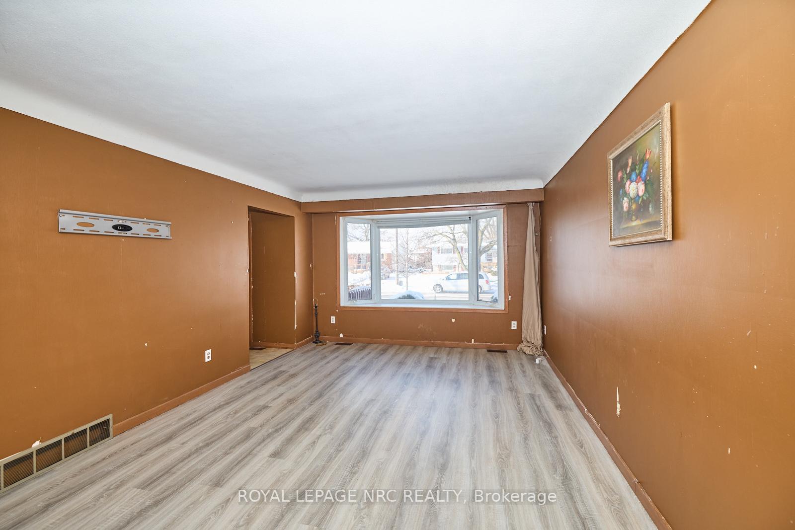 Photo 7 of 8 Huntley Crescent, St. Catharines, Carlton/Bunting — HOMEH