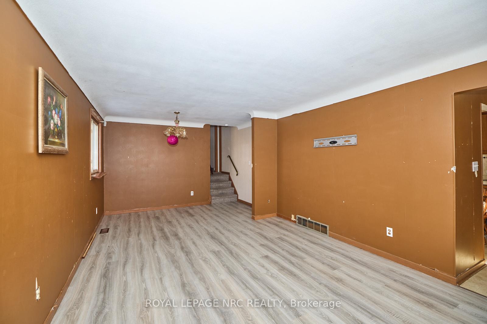 Photo 8 of 8 Huntley Crescent, St. Catharines, Carlton/Bunting — HOMEH