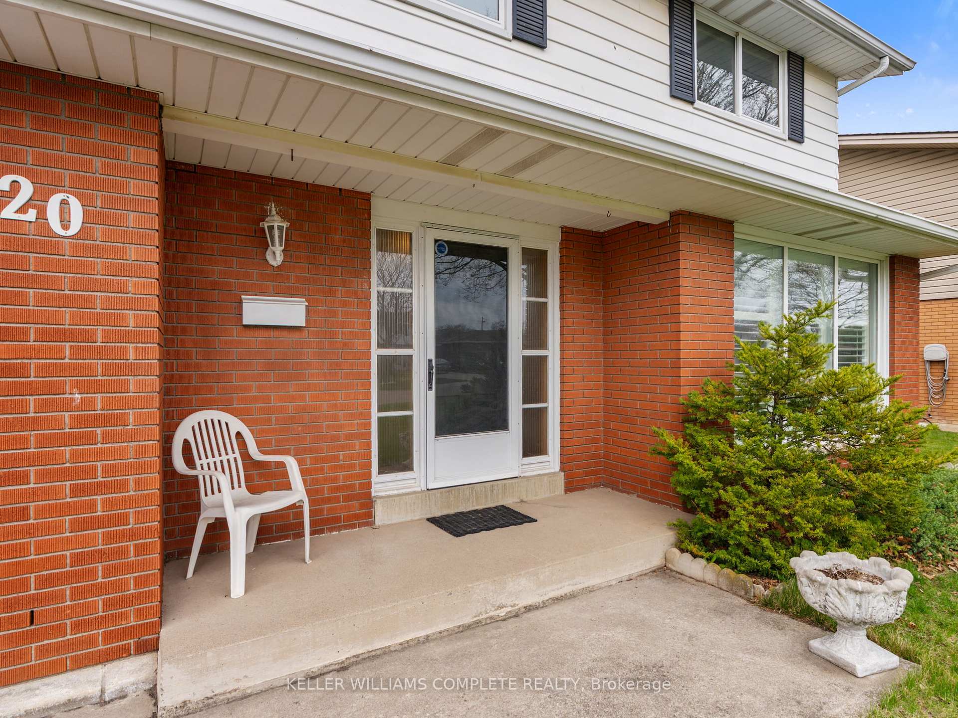 Photo 4 of 20 Ramsgate Drive, Hamilton, Stoney Creek — HOMEH