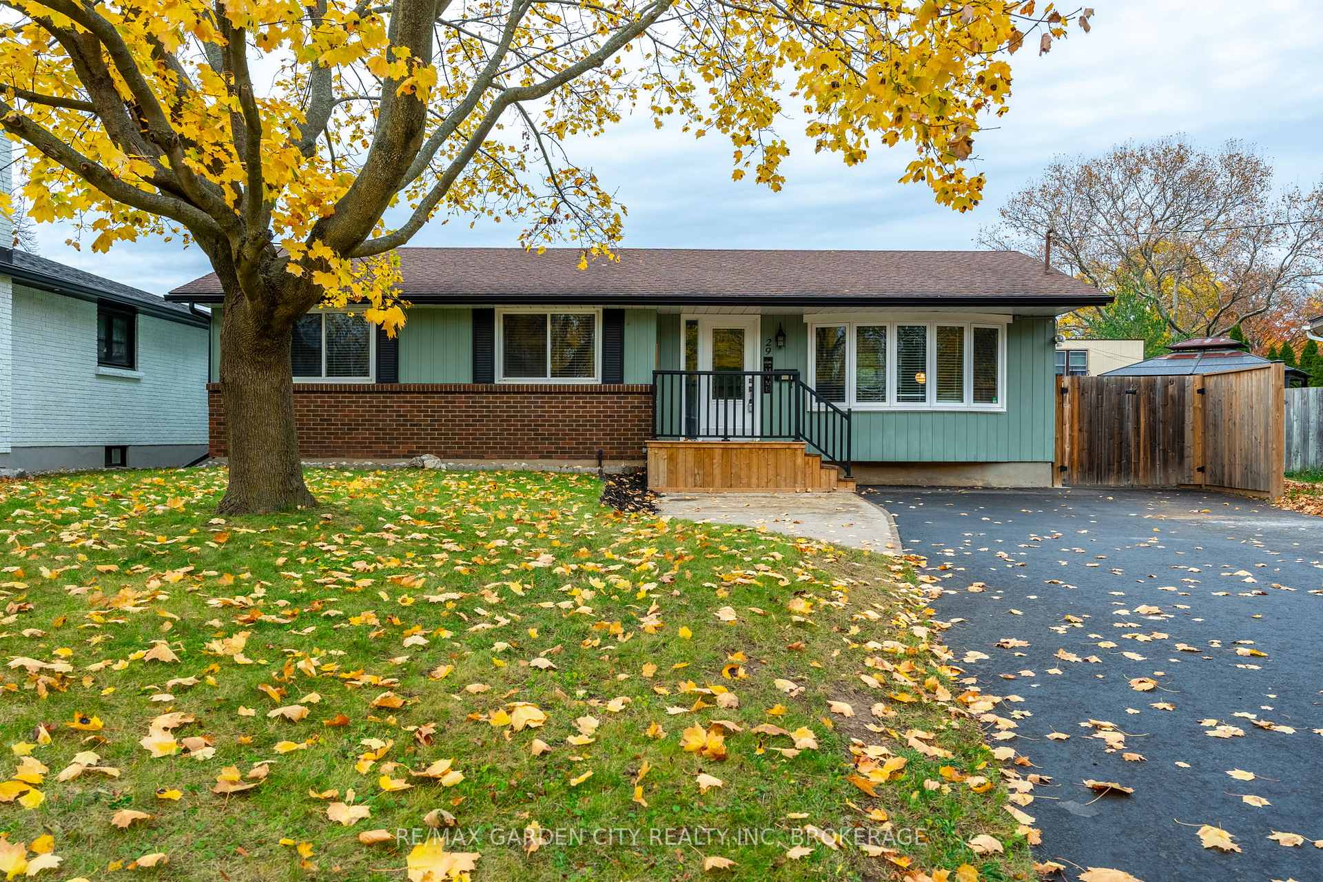 Photo 1 of 29 Southdale Drive, St. Catharines, Vine/Linwell — HOMEH
