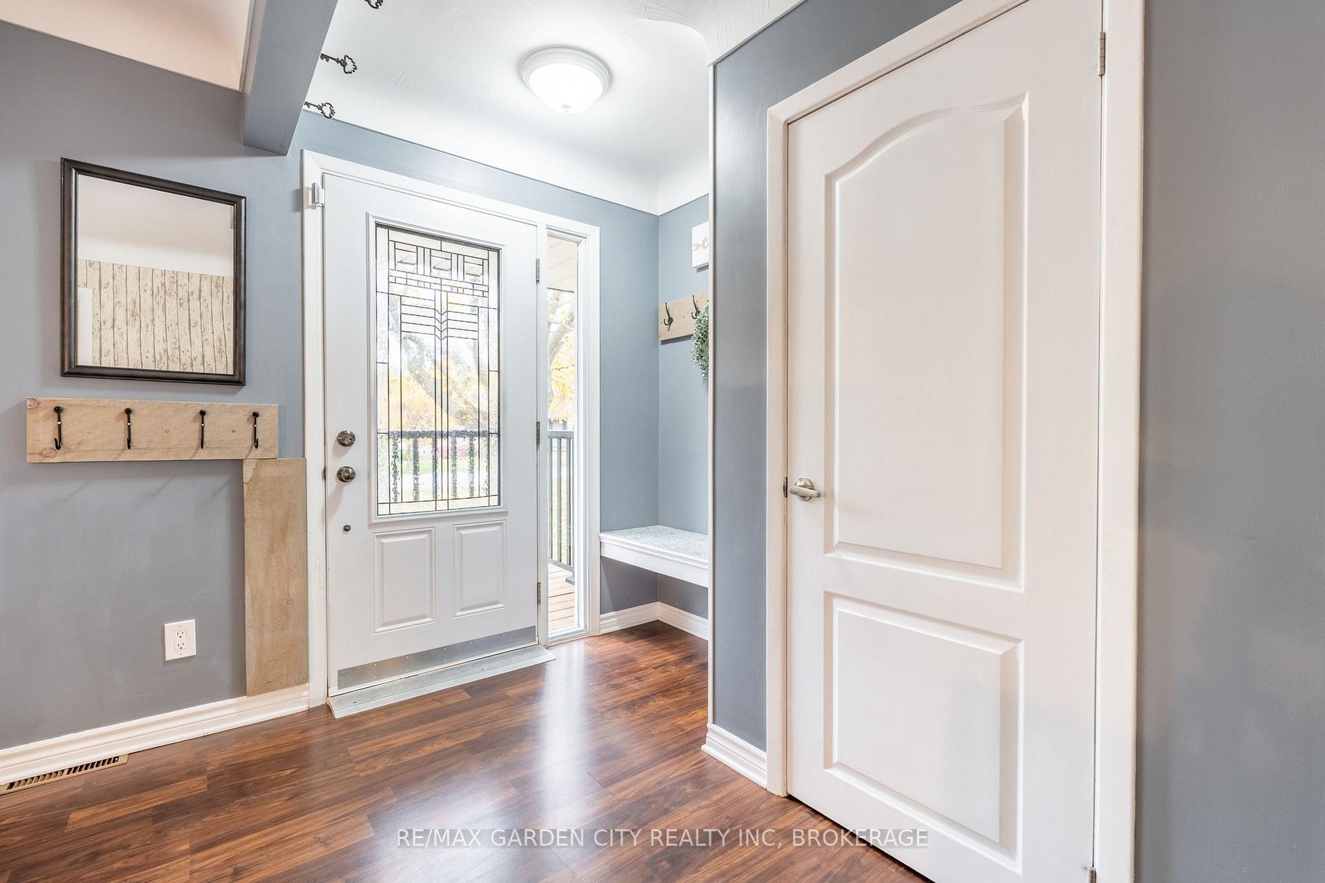 Photo 3 of 29 Southdale Drive, St. Catharines, Vine/Linwell — HOMEH