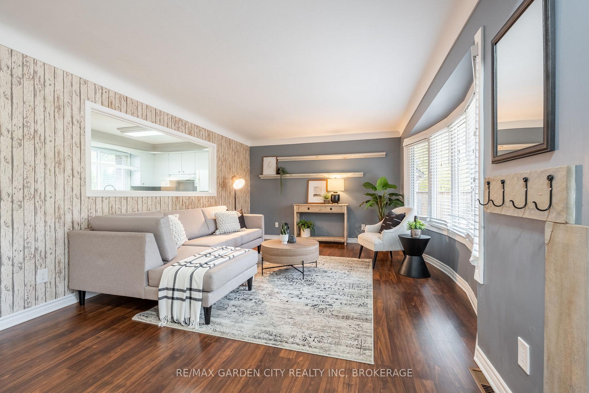 Photo 4 of 29 Southdale Drive, St. Catharines, Vine/Linwell — HOMEH