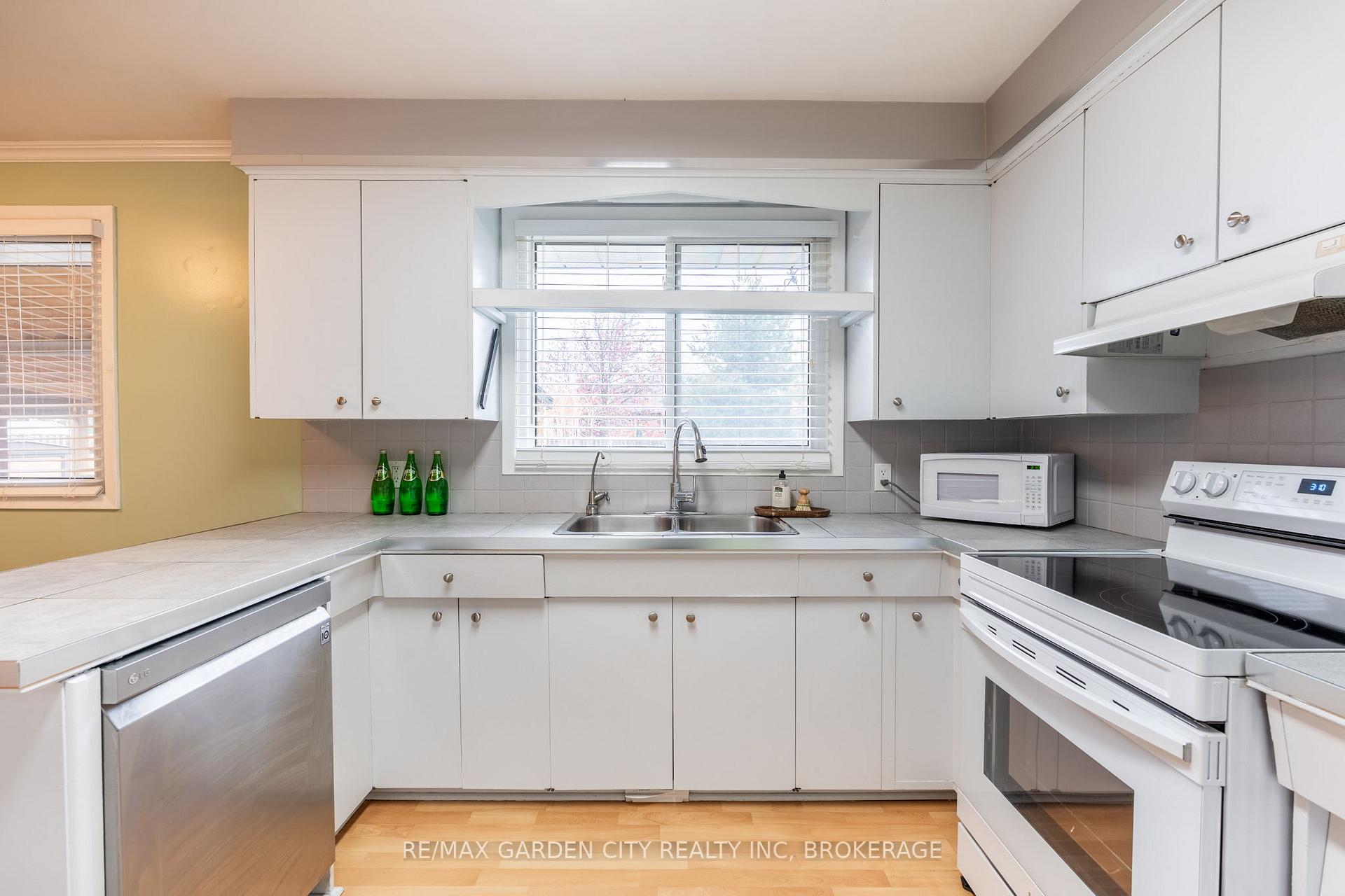 Photo 9 of 29 Southdale Drive, St. Catharines, Vine/Linwell — HOMEH