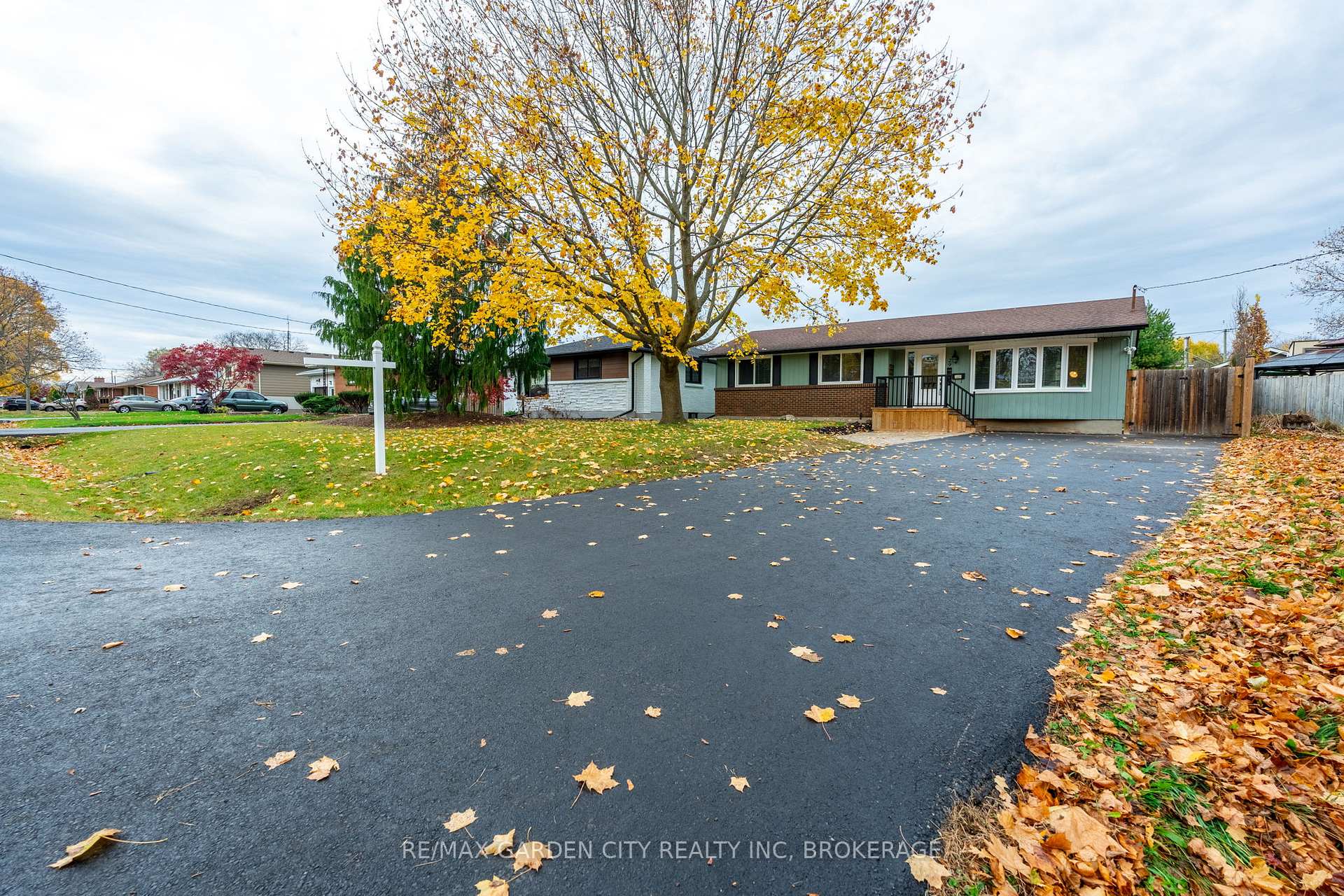 Photo 32 of 29 Southdale Drive, St. Catharines, Vine/Linwell — HOMEH