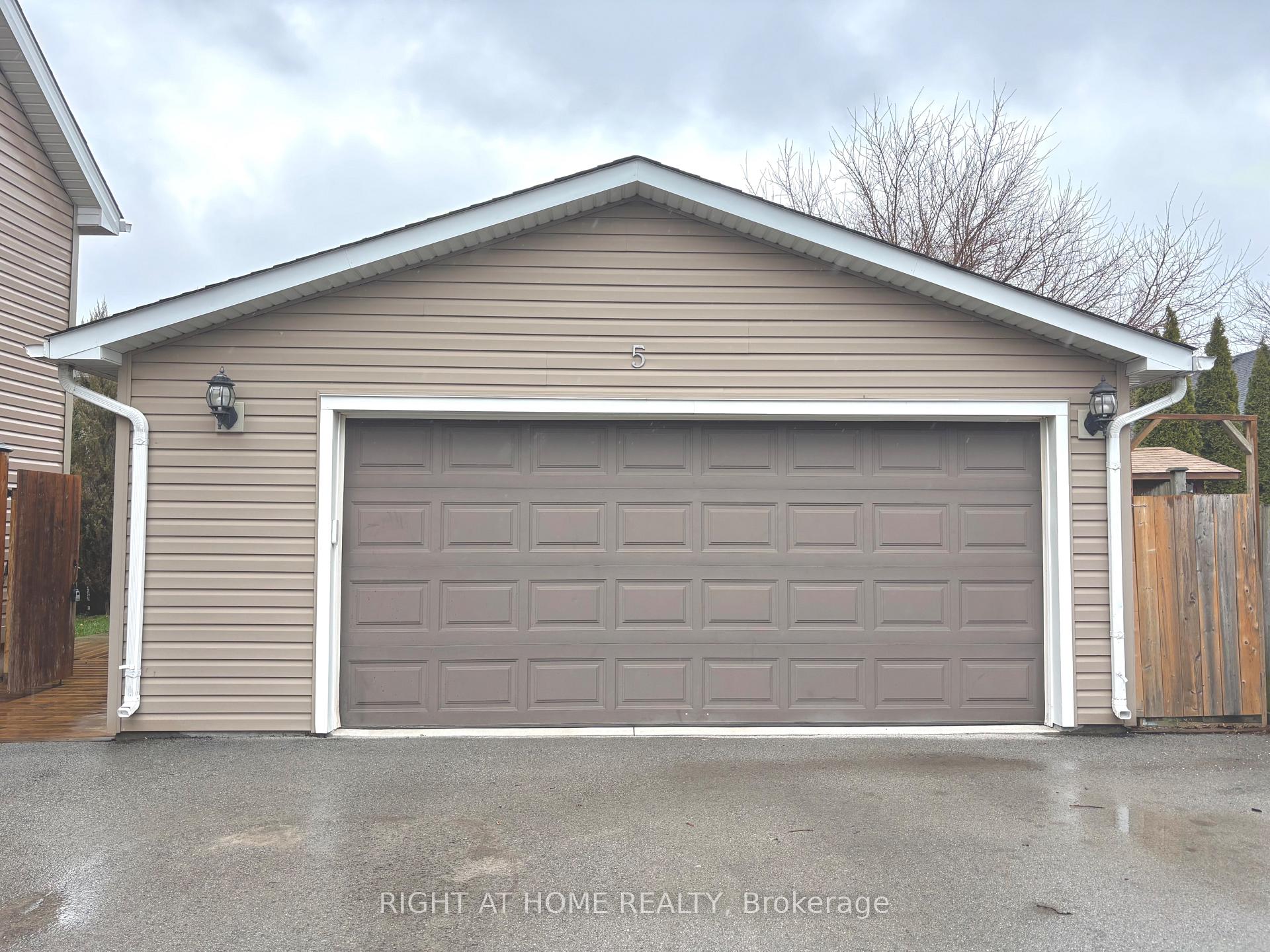 Photo 3 of 5 Wilholme Drive, St. Catharines, Grapeview — HOMEH