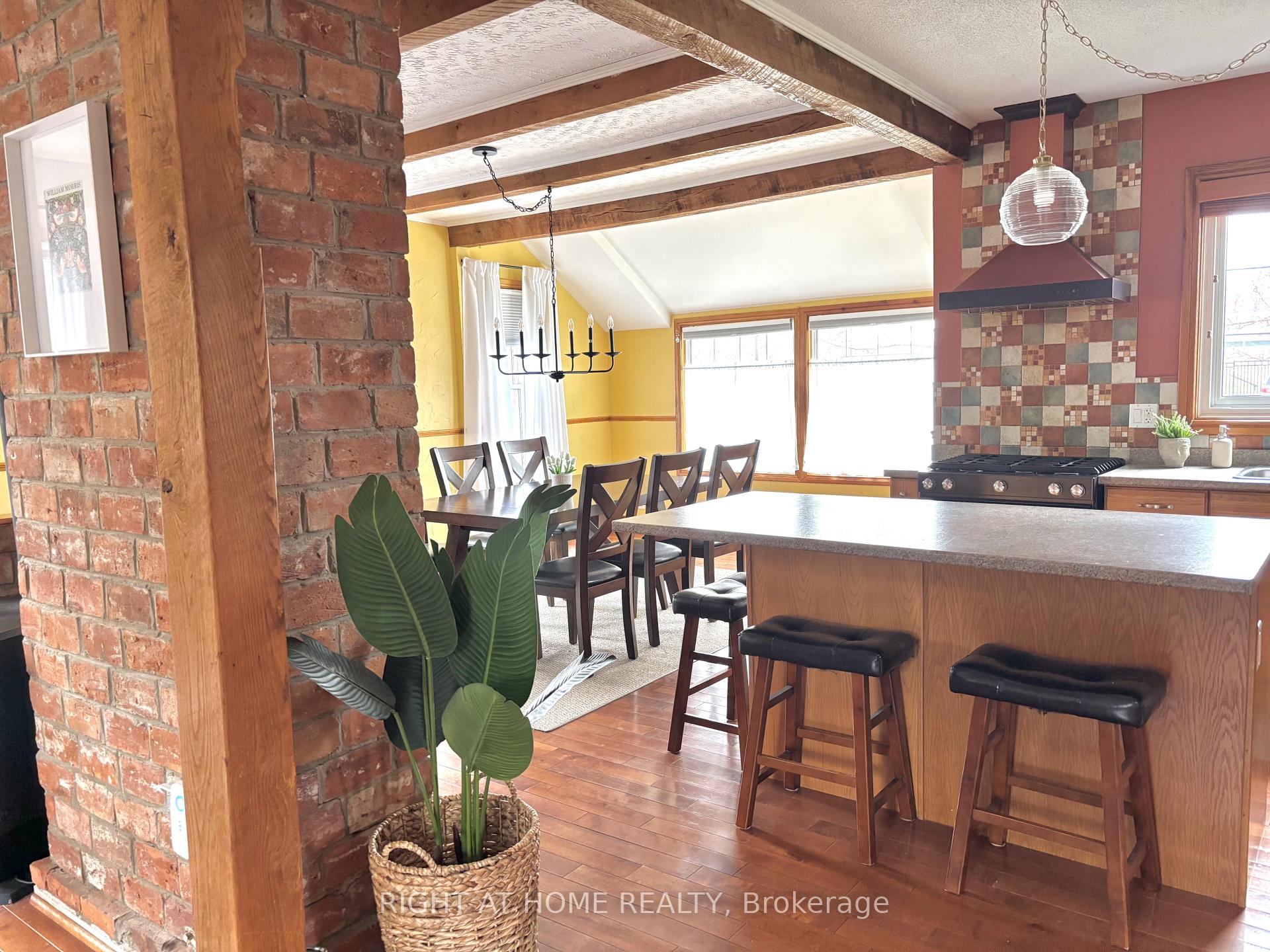 Photo 6 of 5 Wilholme Drive, St. Catharines, Grapeview — HOMEH