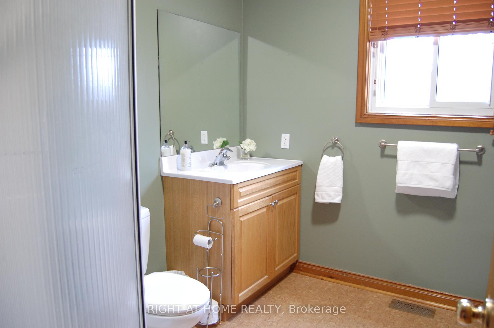 Photo 15 of 5 Wilholme Drive, St. Catharines, Grapeview — HOMEH