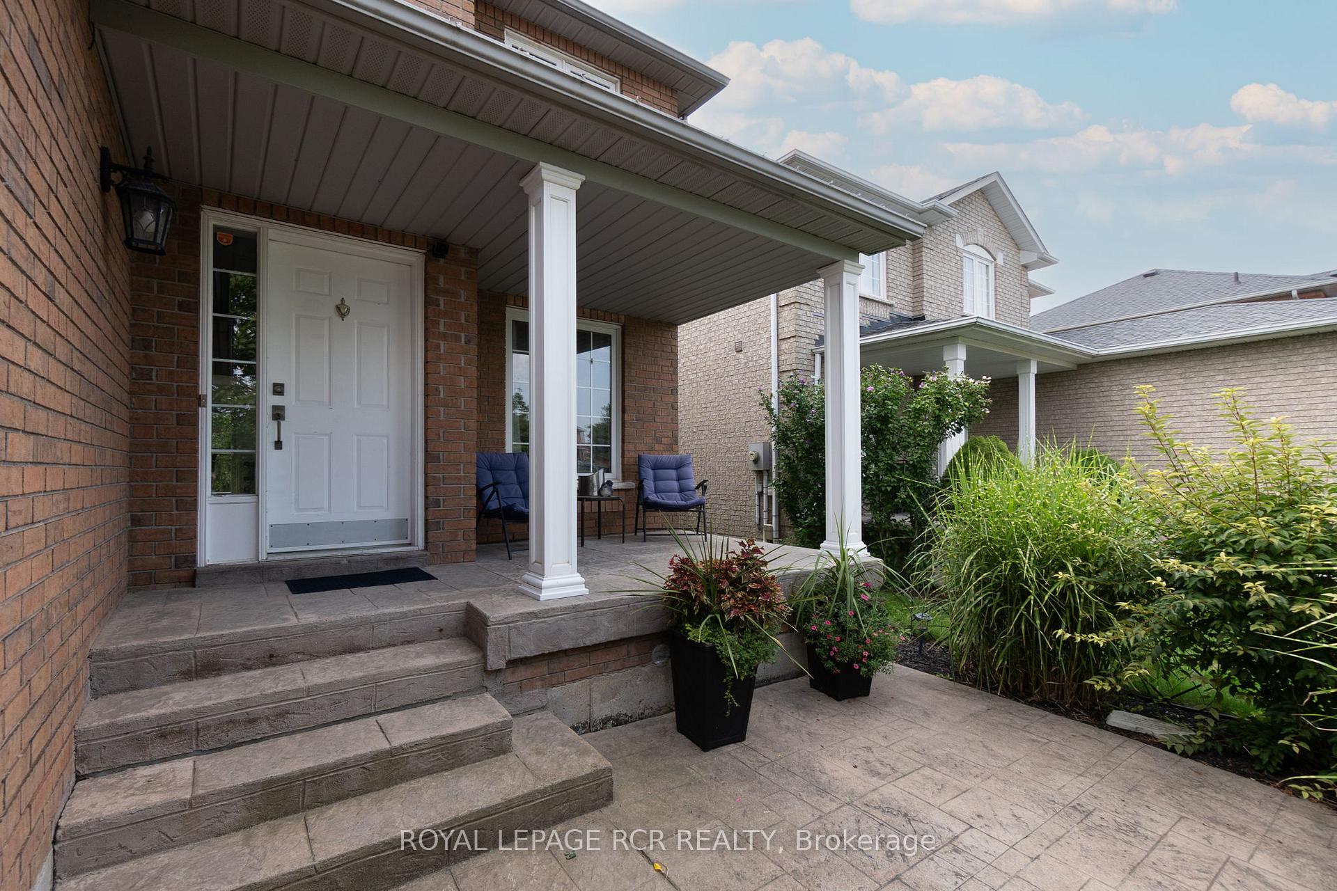 Photo 2 of 20 Marnet Court, Caledon, Bolton East — HOMEH