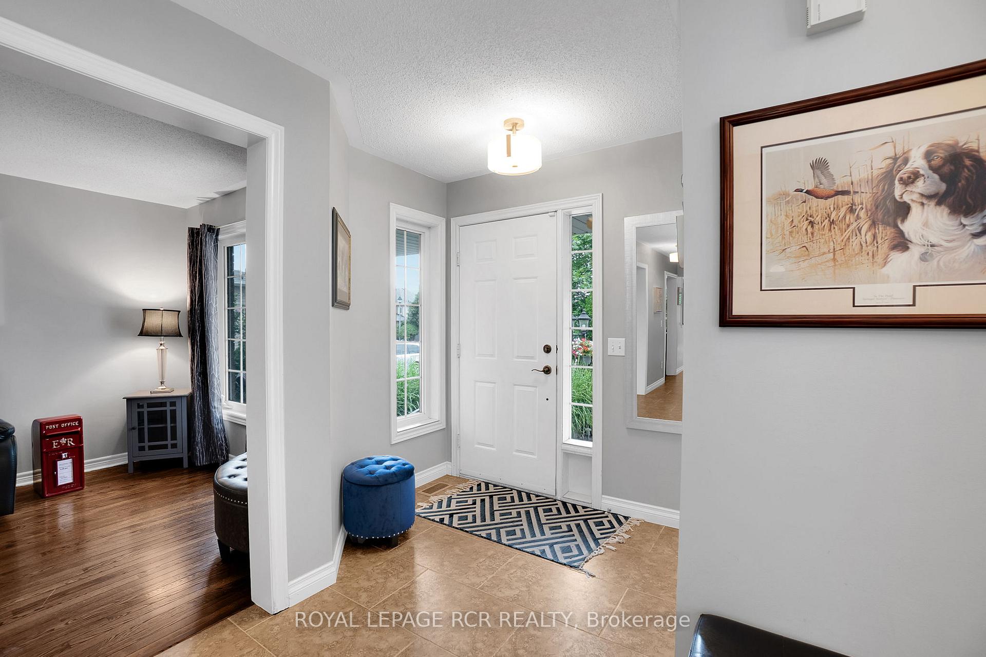 Photo 3 of 20 Marnet Court, Caledon, Bolton East — HOMEH
