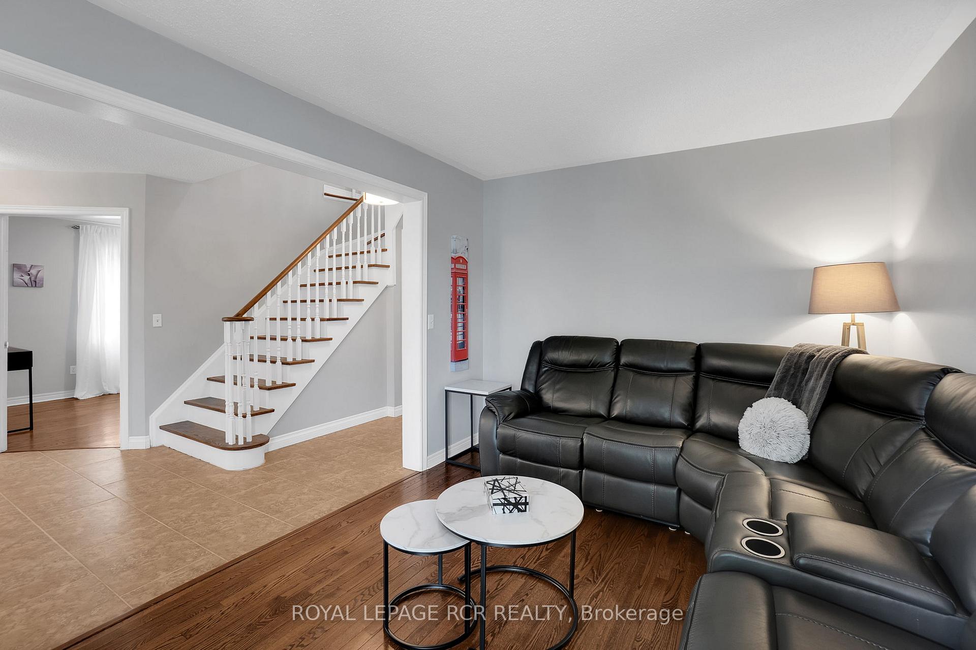 Photo 5 of 20 Marnet Court, Caledon, Bolton East — HOMEH