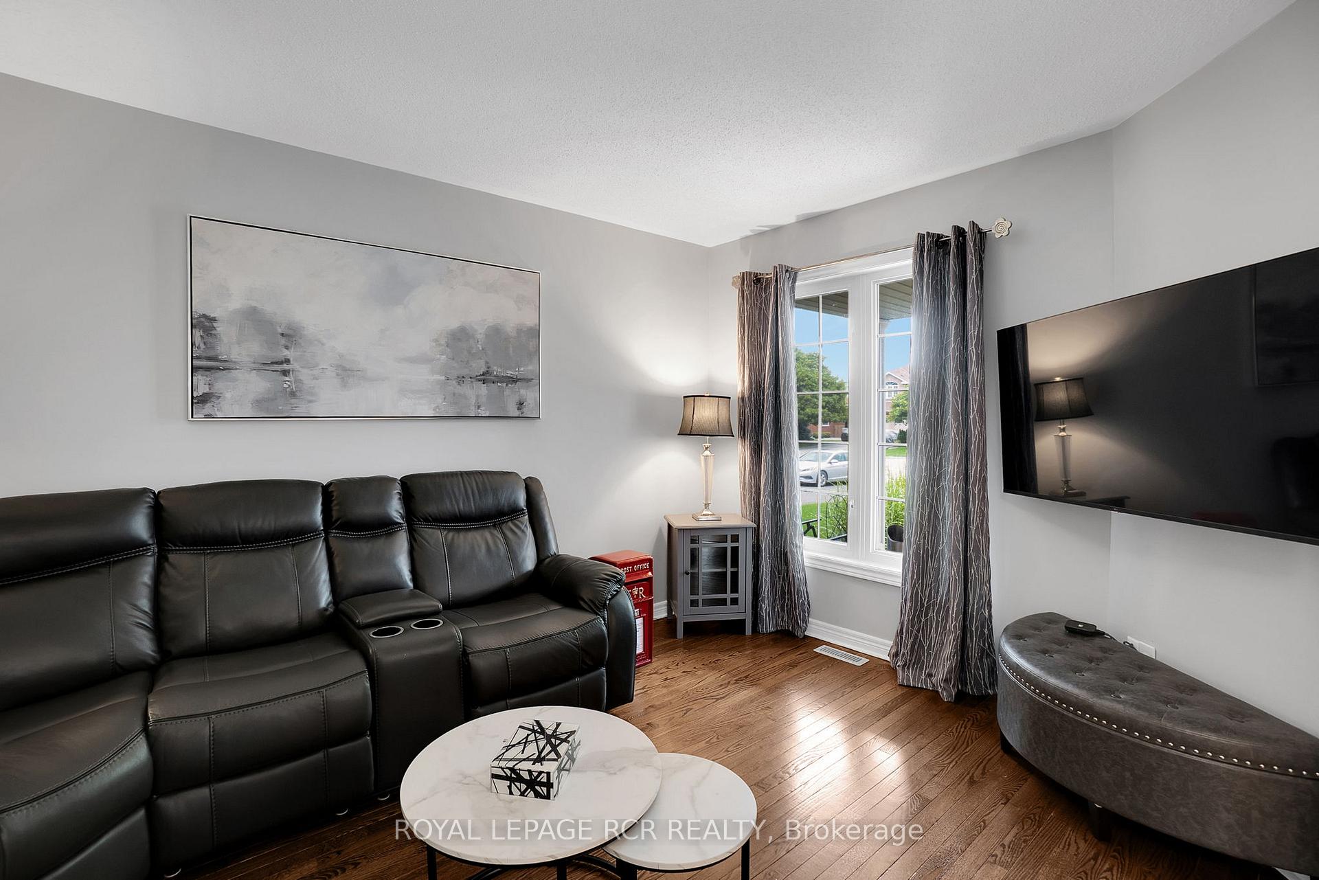 Photo 6 of 20 Marnet Court, Caledon, Bolton East — HOMEH