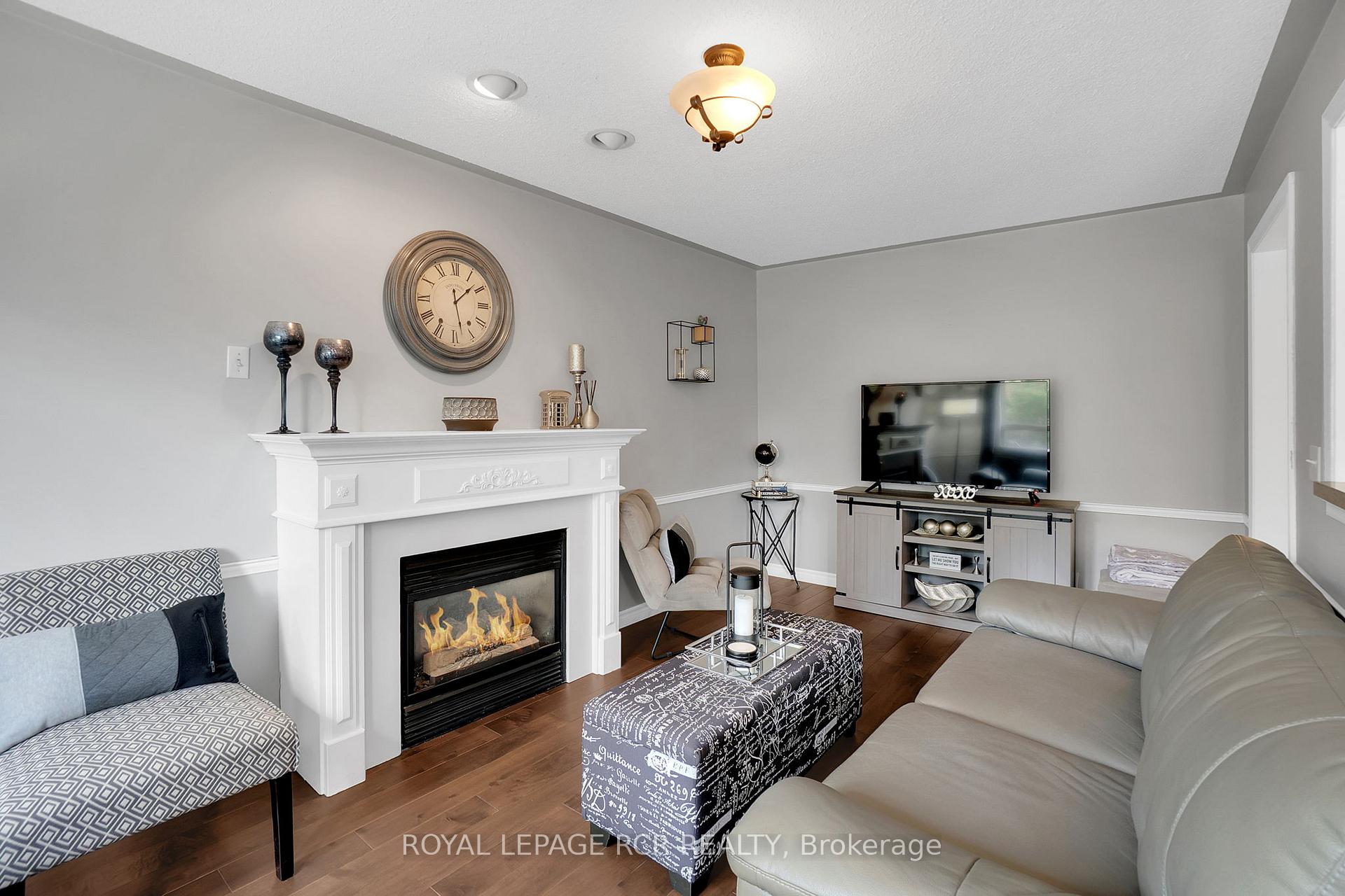 Photo 11 of 20 Marnet Court, Caledon, Bolton East — HOMEH
