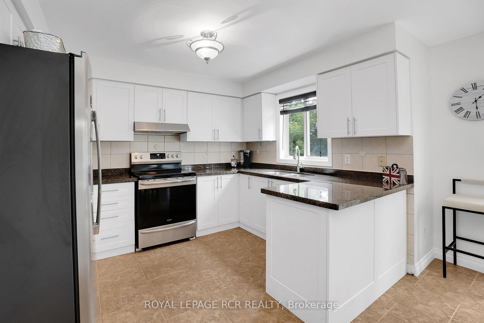 Photo 13 of 20 Marnet Court, Caledon, Bolton East — HOMEH