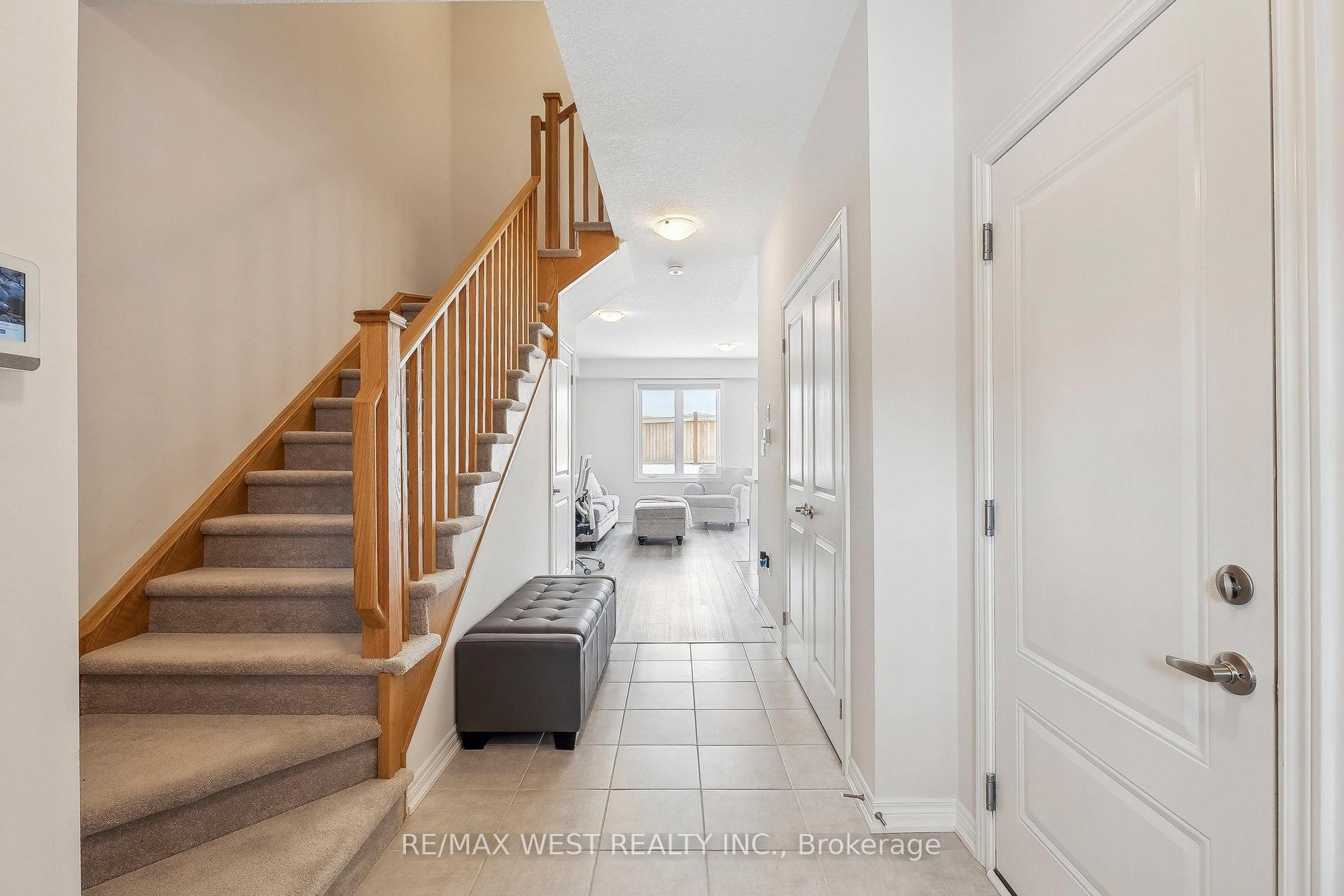 Photo 3 of 89 Pinot Crescent, Hamilton, Stoney Creek — HOMEH