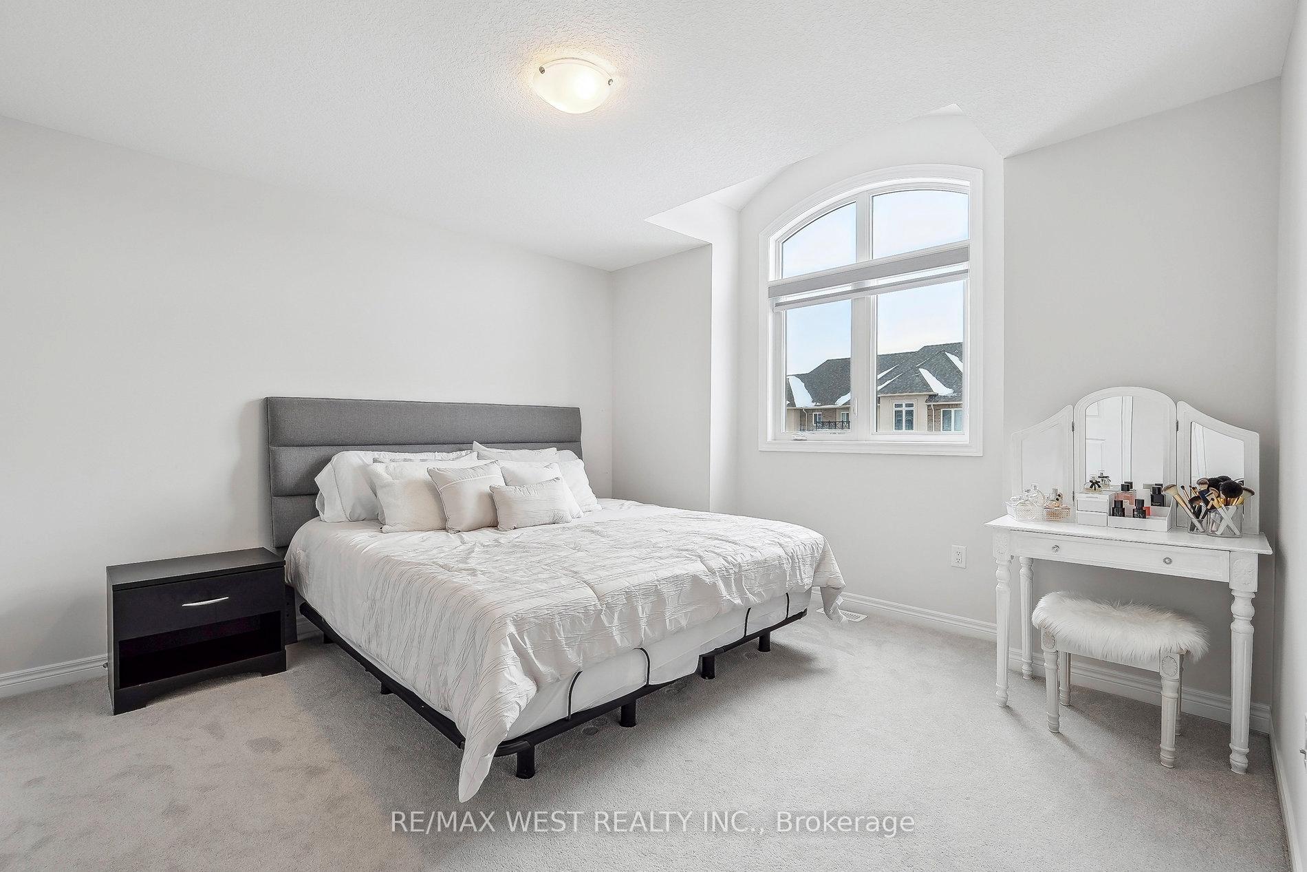 Photo 13 of 89 Pinot Crescent, Hamilton, Stoney Creek — HOMEH
