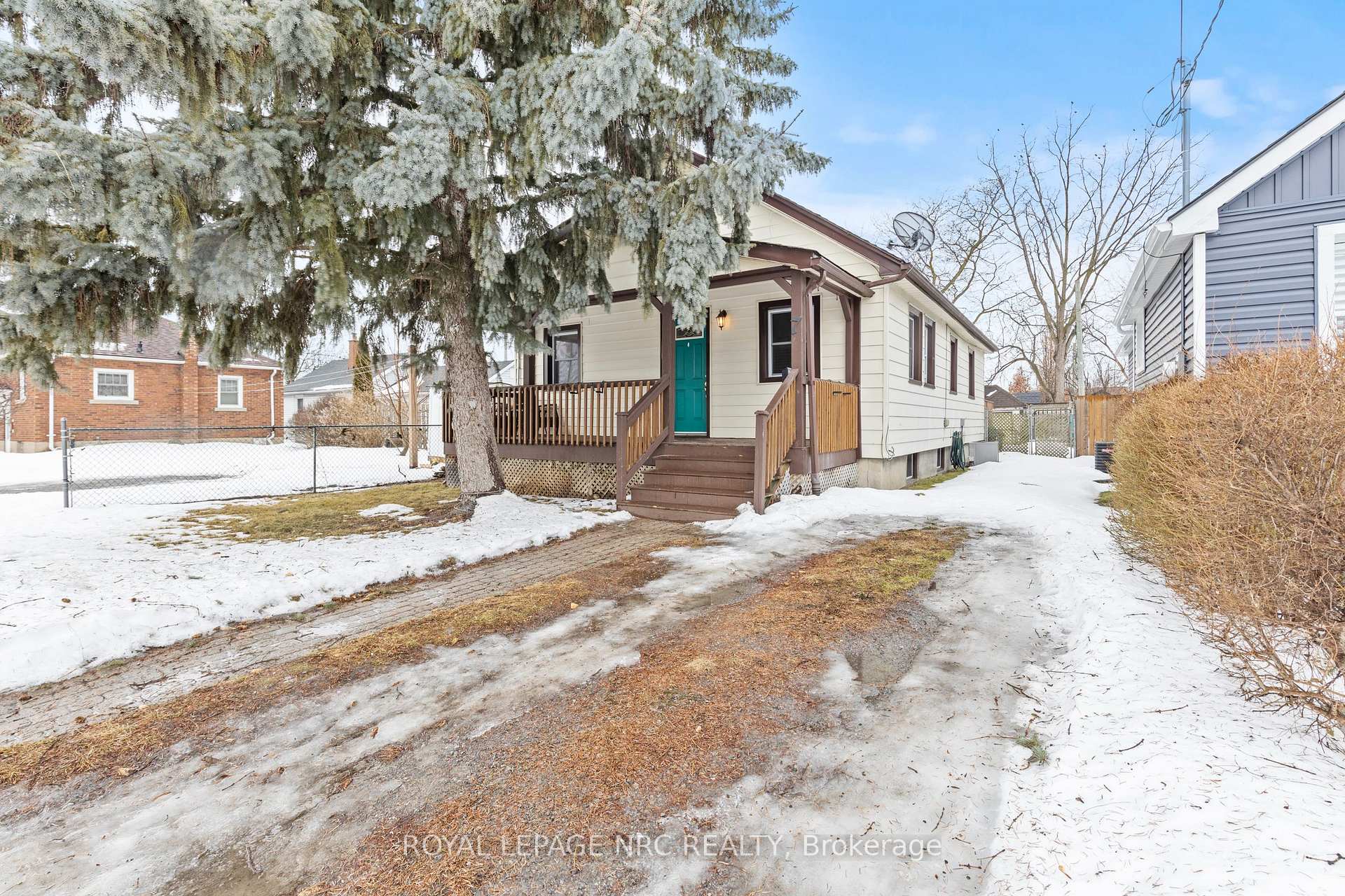 Photo 2 of 7 Marlborough Avenue, St. Catharines, Facer — HOMEH