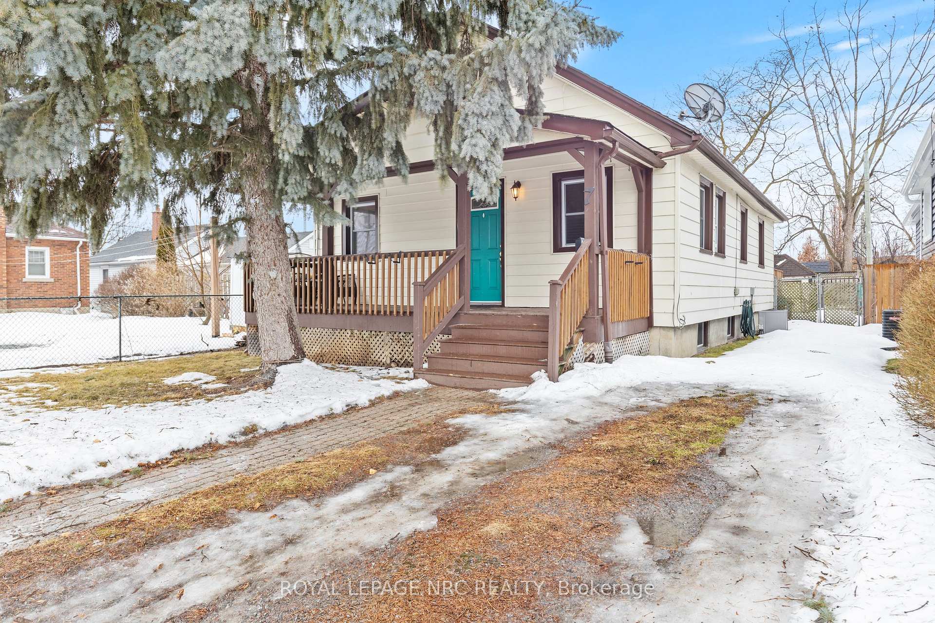 Photo 3 of 7 Marlborough Avenue, St. Catharines, Facer — HOMEH