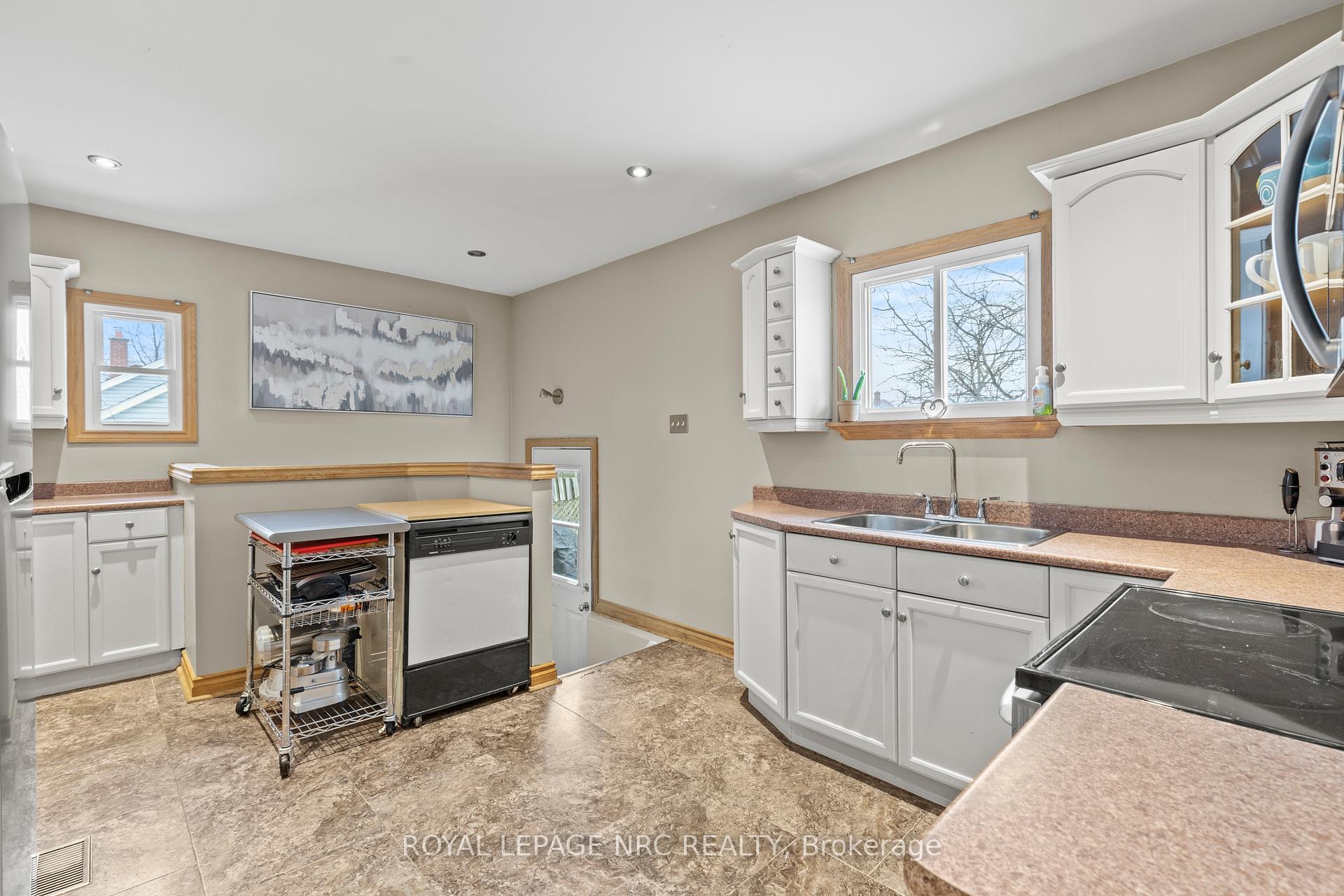 Photo 16 of 7 Marlborough Avenue, St. Catharines, Facer — HOMEH