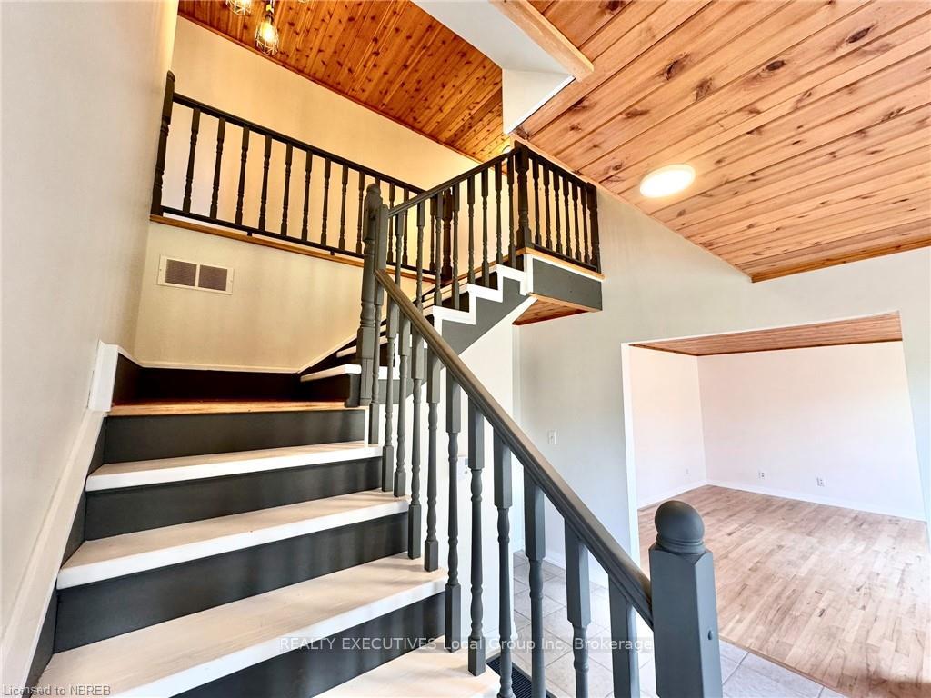 Photo 5 of 5797 Highway 17 E, Papineau-Cameron, Papineau Cameron — HOMEH