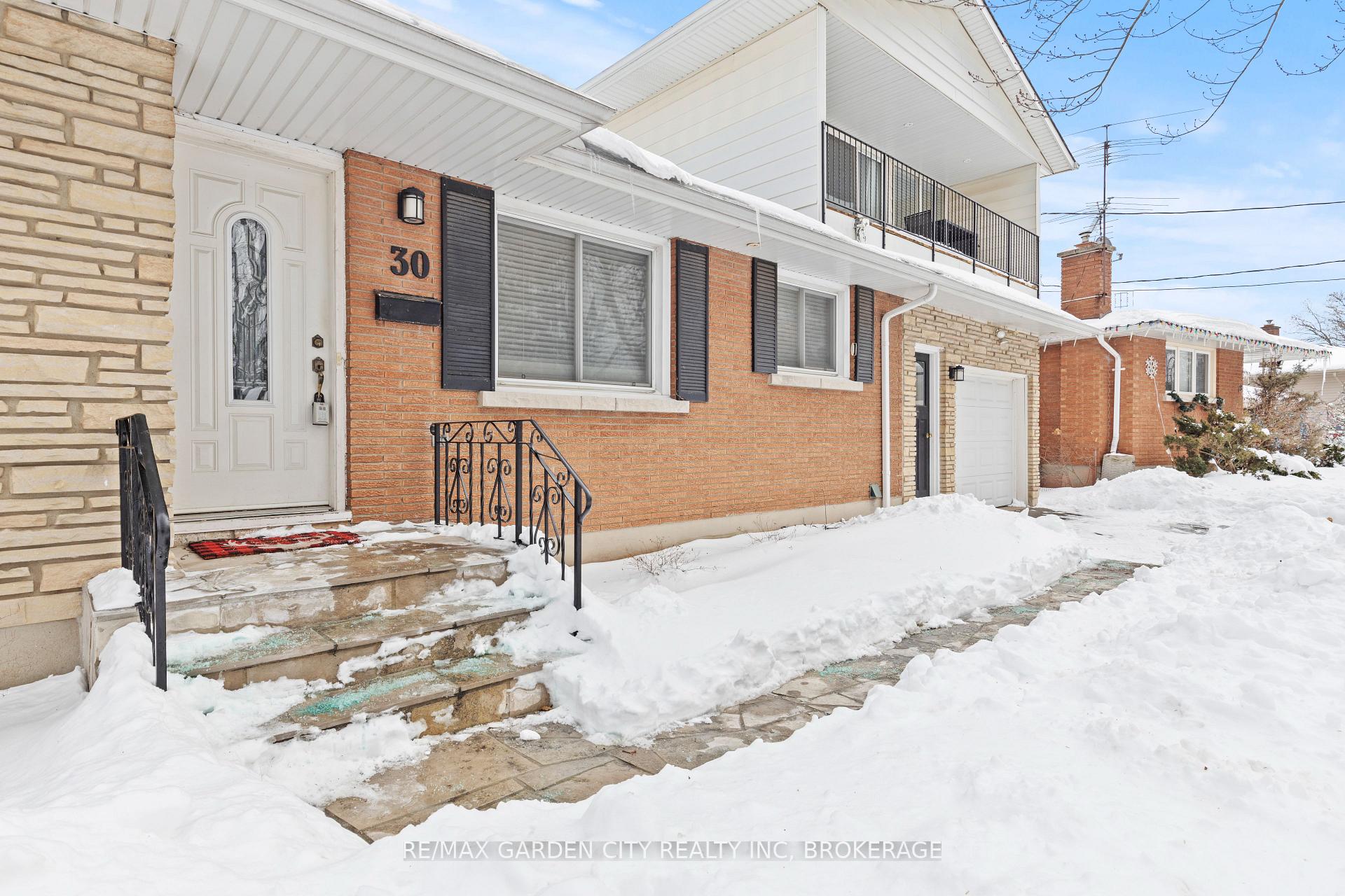 Photo 3 of 30 St. Lawrence Drive, St. Catharines, Bunting/Linwell — HOMEH
