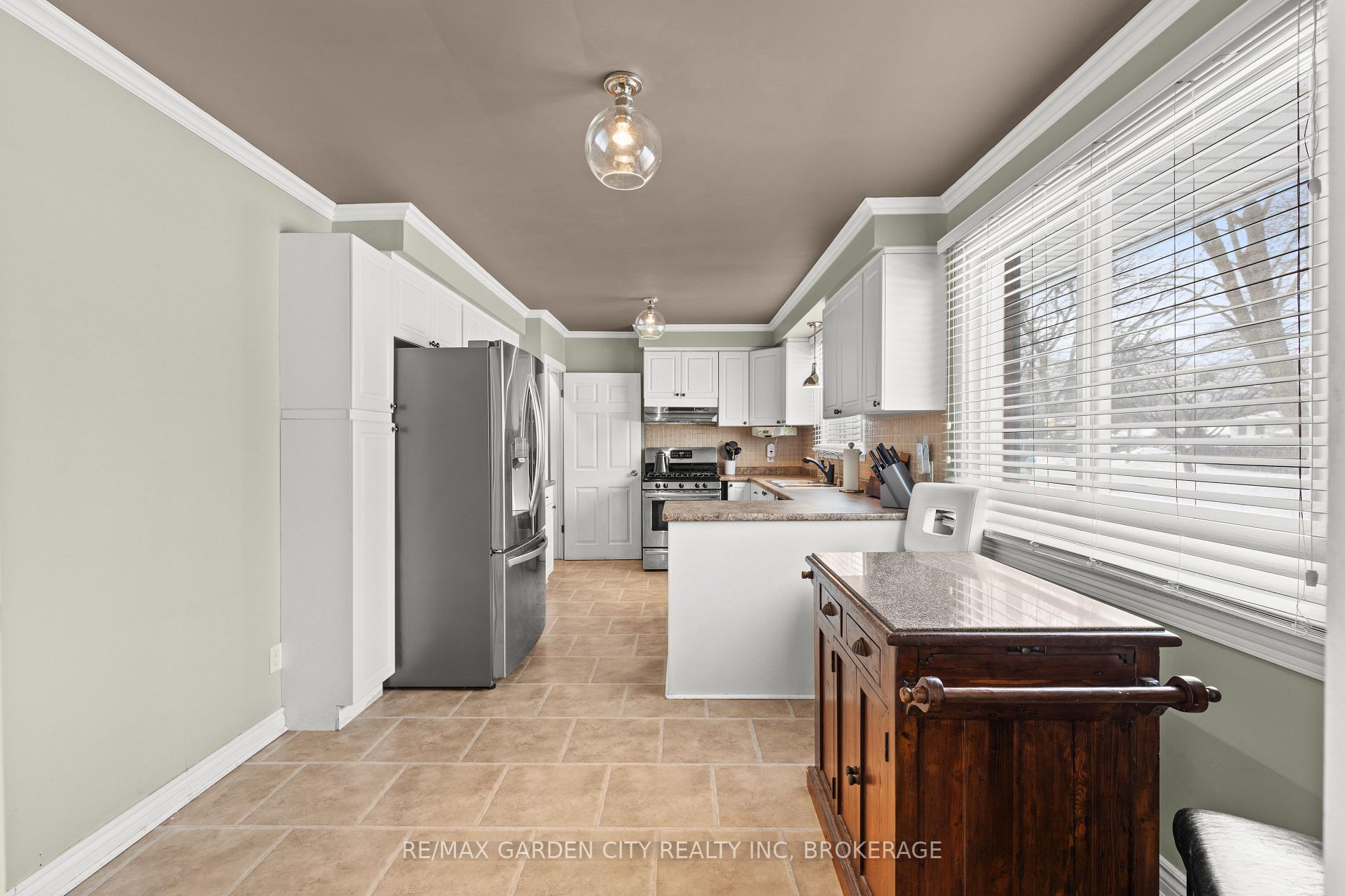 Photo 7 of 30 St. Lawrence Drive, St. Catharines, Bunting/Linwell — HOMEH