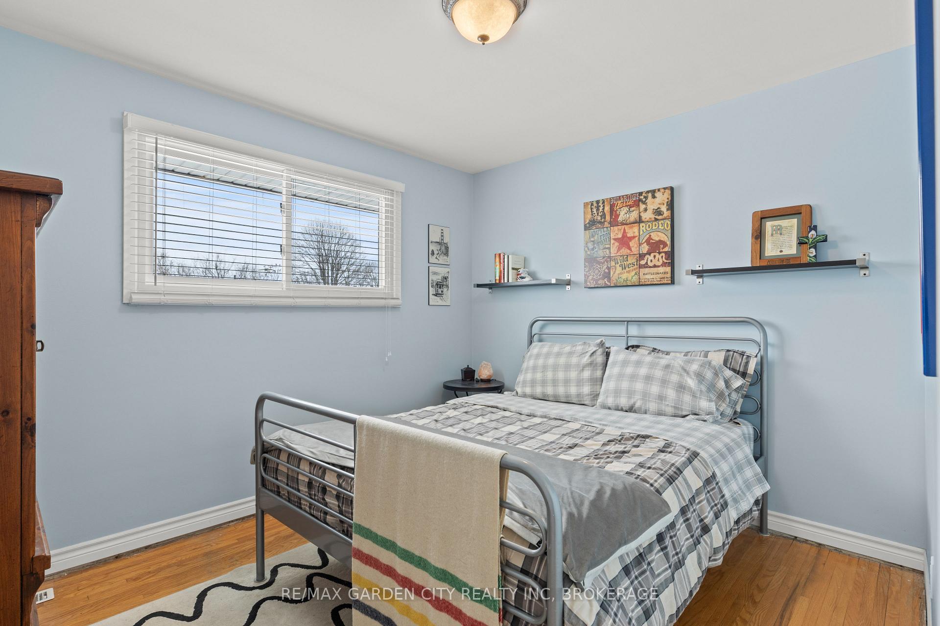 Photo 12 of 30 St. Lawrence Drive, St. Catharines, Bunting/Linwell — HOMEH