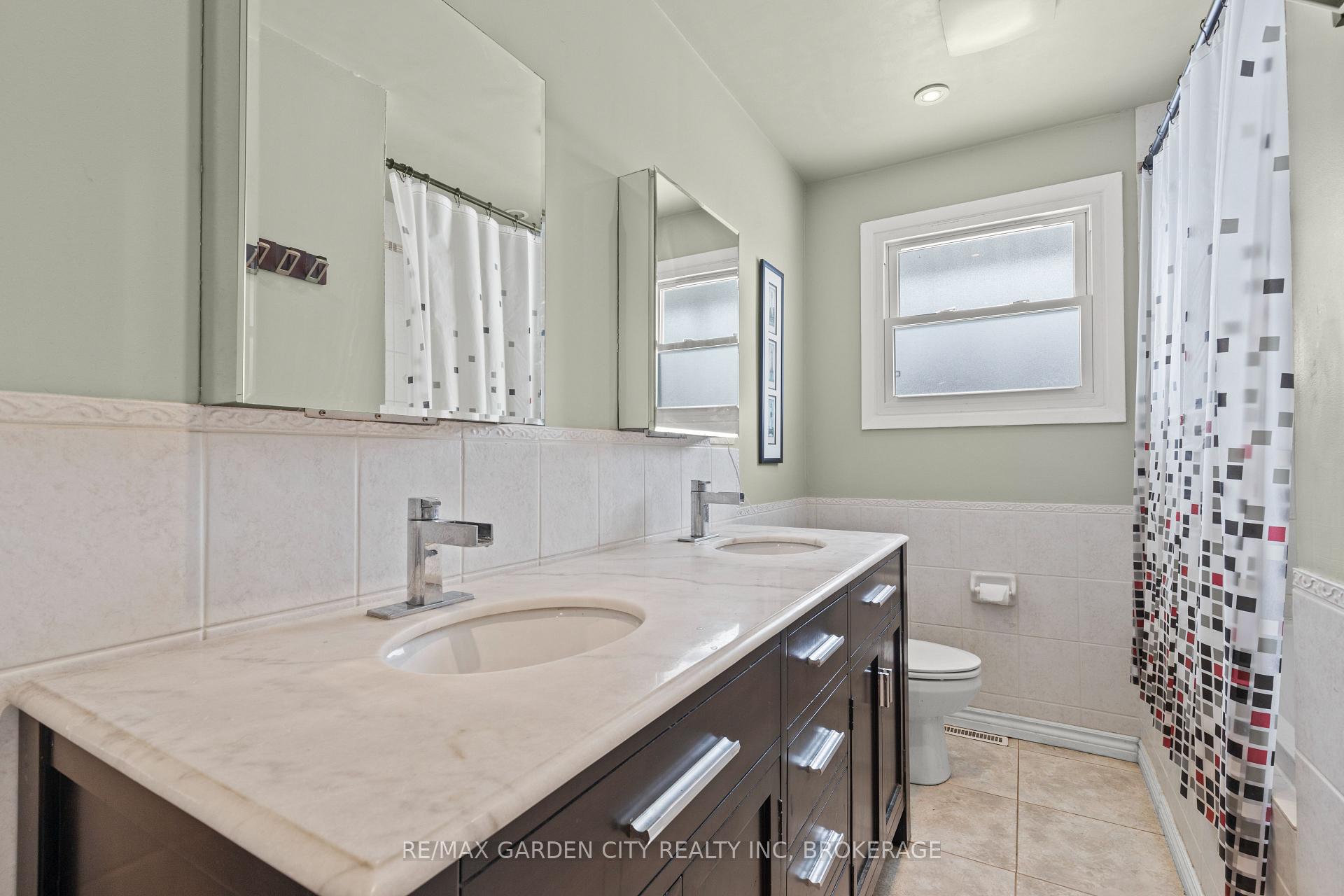 Photo 14 of 30 St. Lawrence Drive, St. Catharines, Bunting/Linwell — HOMEH