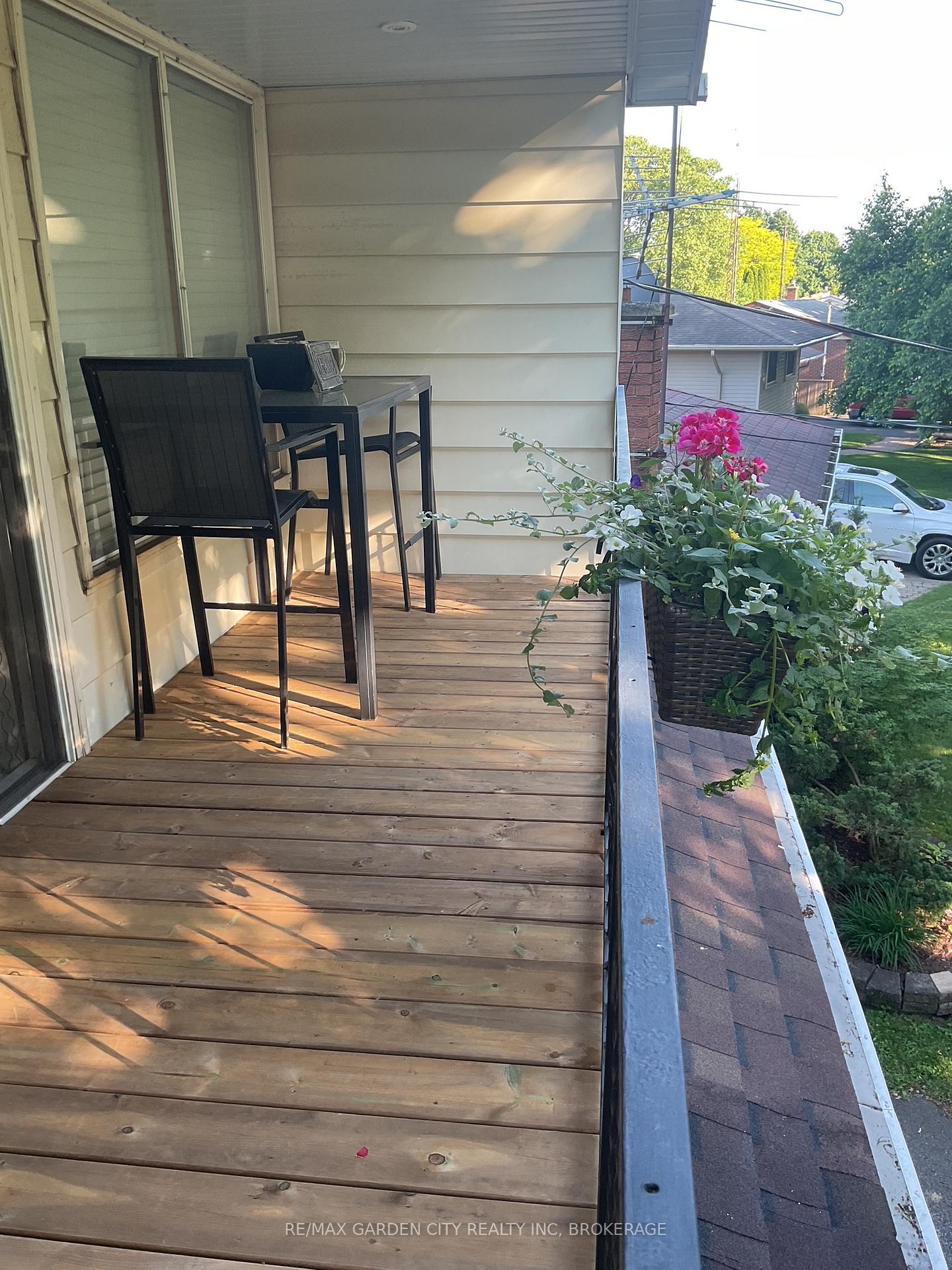 Photo 20 of 30 St. Lawrence Drive, St. Catharines, Bunting/Linwell — HOMEH