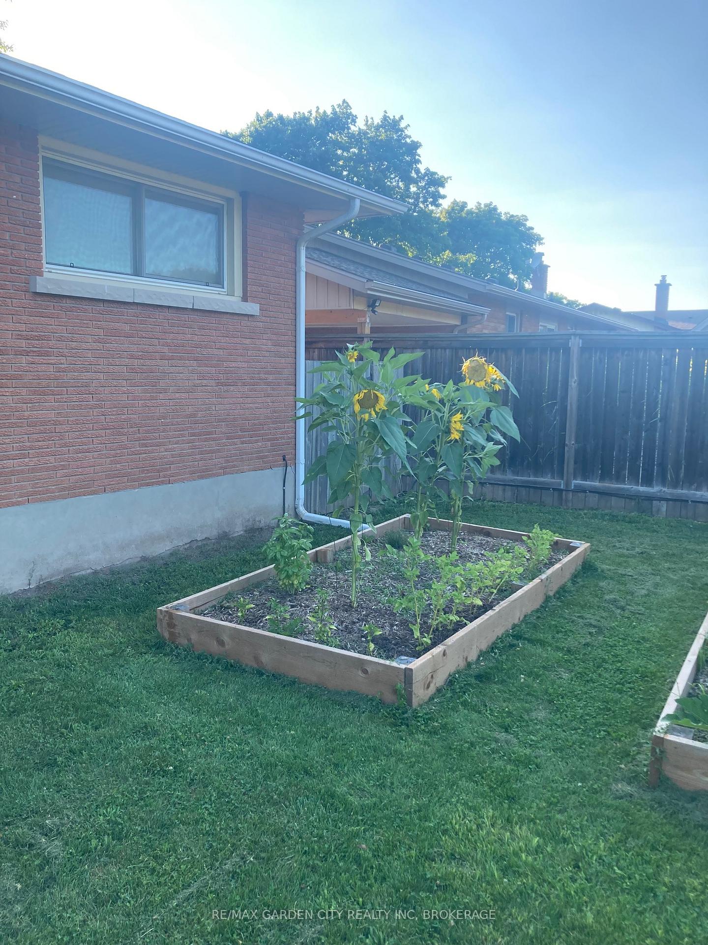Photo 34 of 30 St. Lawrence Drive, St. Catharines, Bunting/Linwell — HOMEH