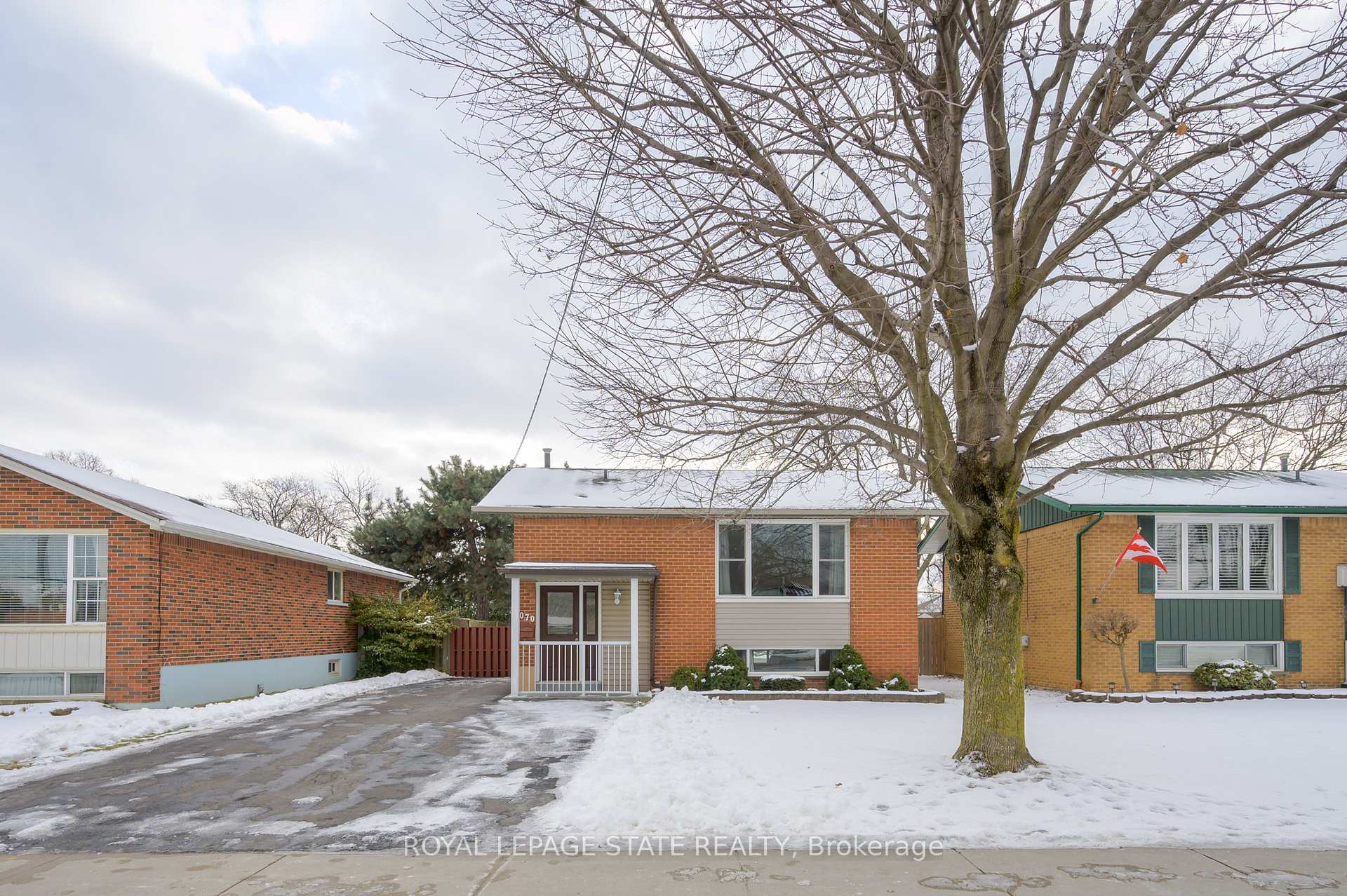 Photo 2 of 1070 Fennell Avenue E, Hamilton, Hampton Heights — HOMEH