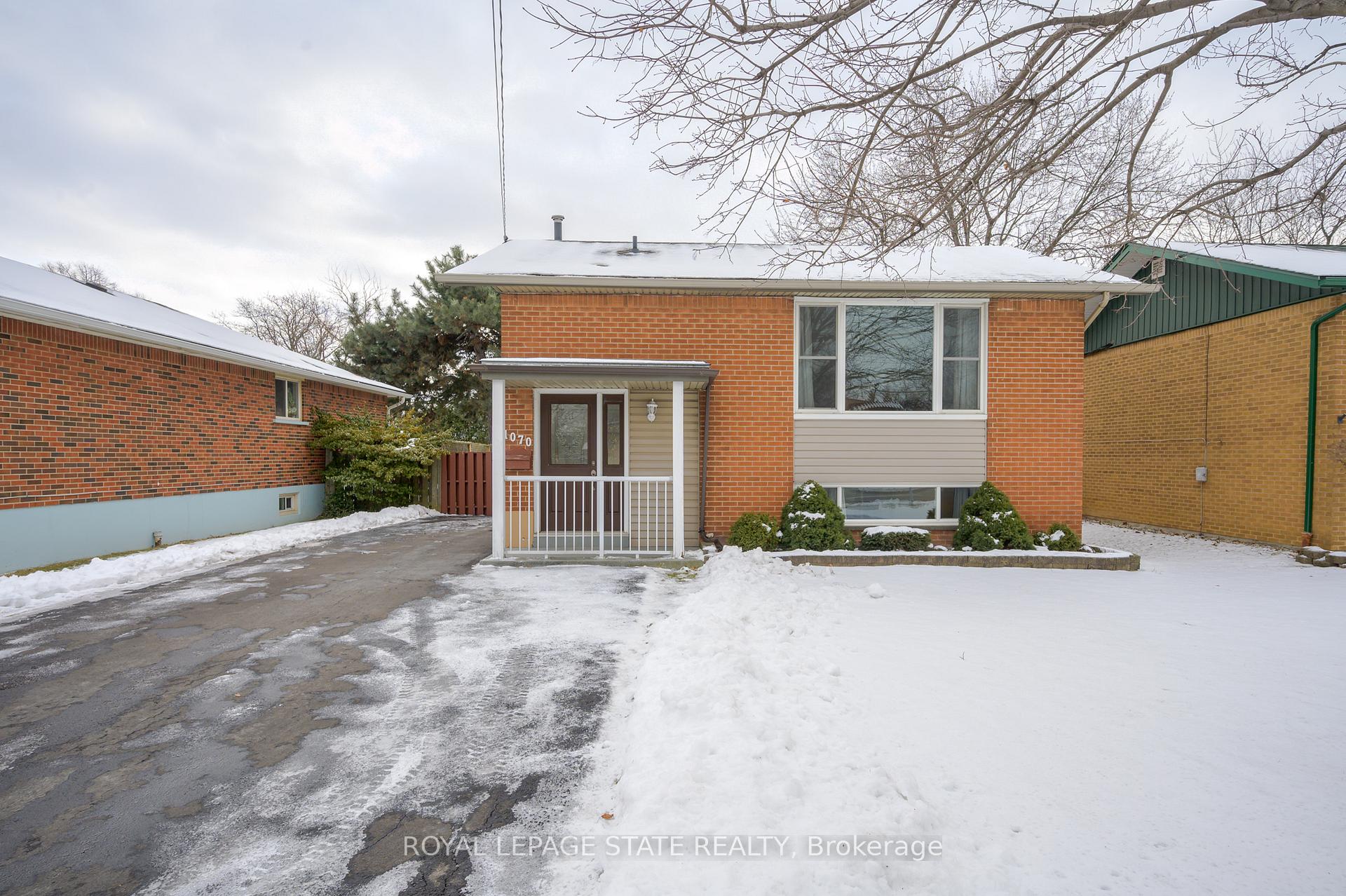 Photo 4 of 1070 Fennell Avenue E, Hamilton, Hampton Heights — HOMEH