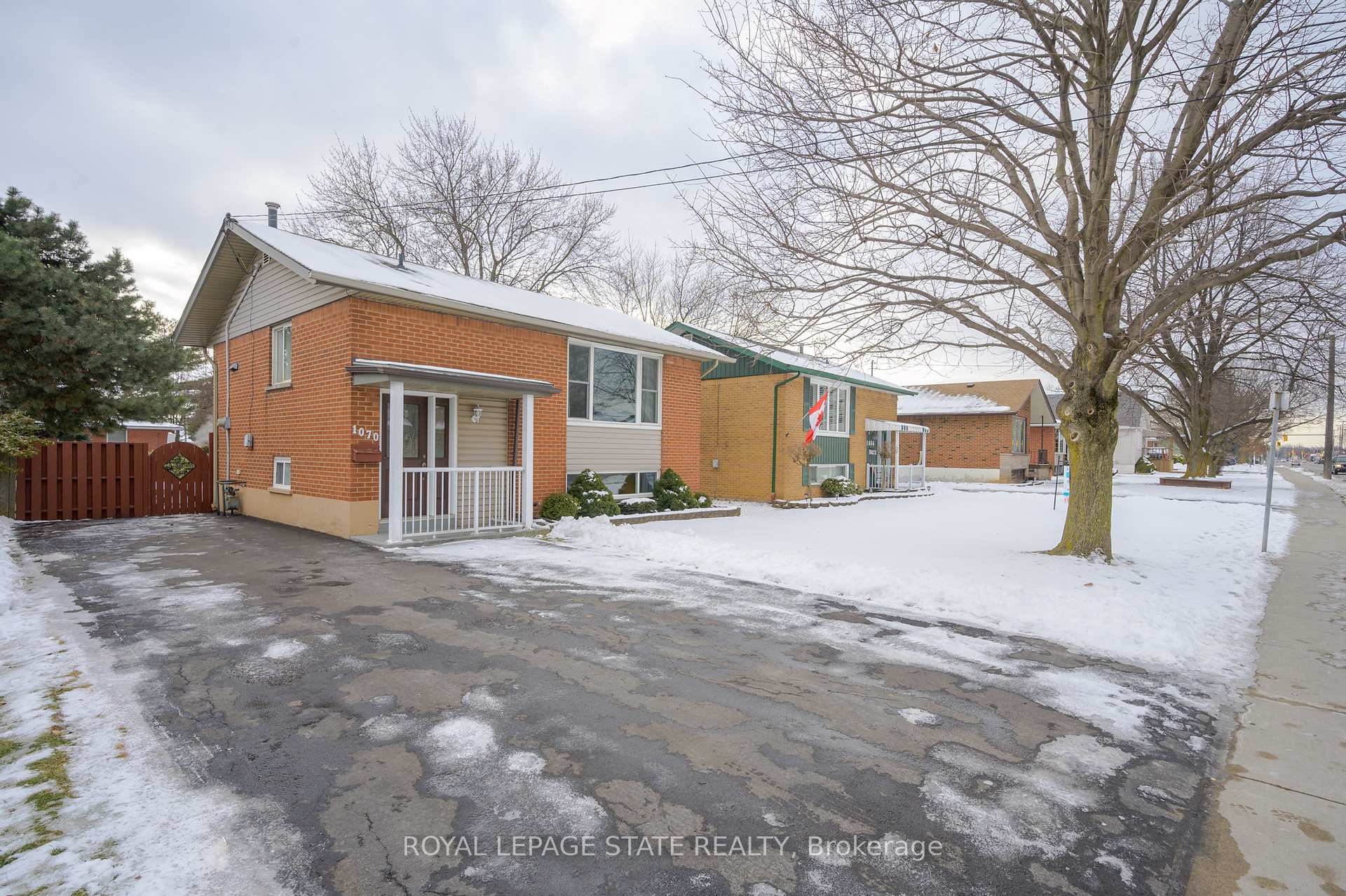 Photo 6 of 1070 Fennell Avenue E, Hamilton, Hampton Heights — HOMEH