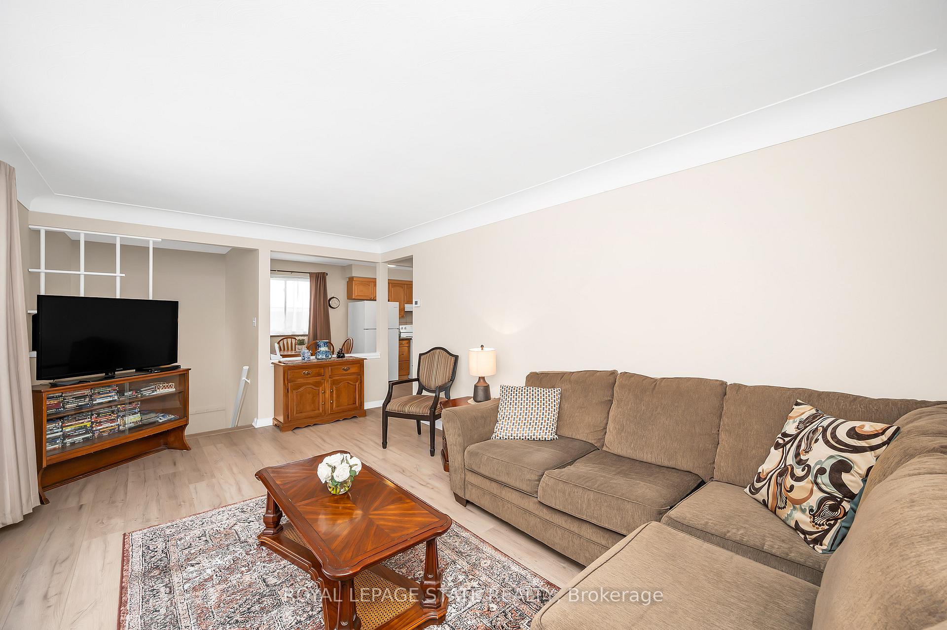 Photo 12 of 1070 Fennell Avenue E, Hamilton, Hampton Heights — HOMEH