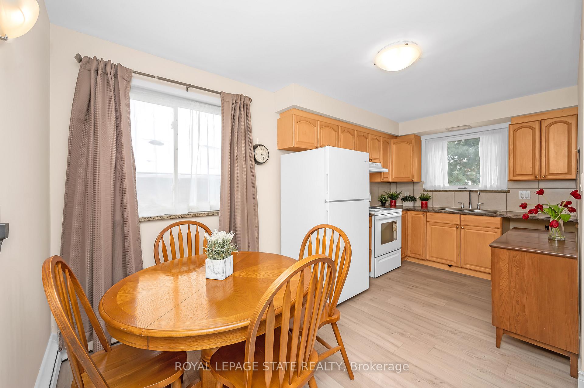 Photo 15 of 1070 Fennell Avenue E, Hamilton, Hampton Heights — HOMEH