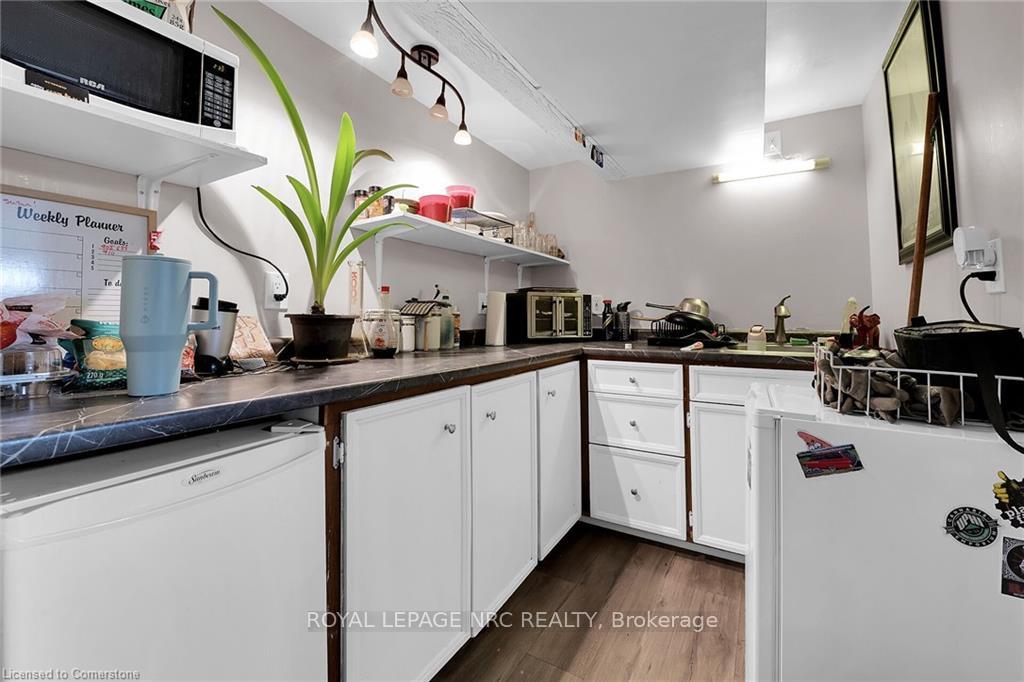 Photo 16 of 10 Eastbourne Avenue, St. Catharines, Facer — HOMEH