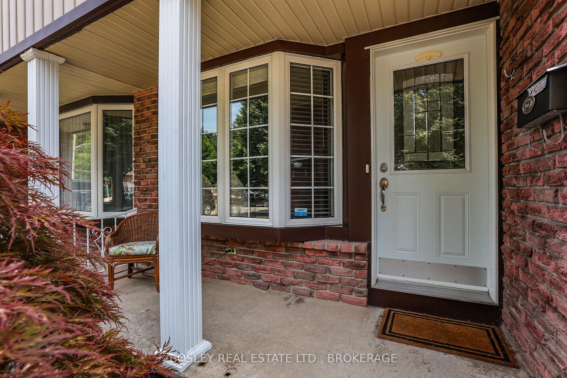 Photo 2 of 8 Kilkenny Drive, St. Catharines, Lakeshore — HOMEH