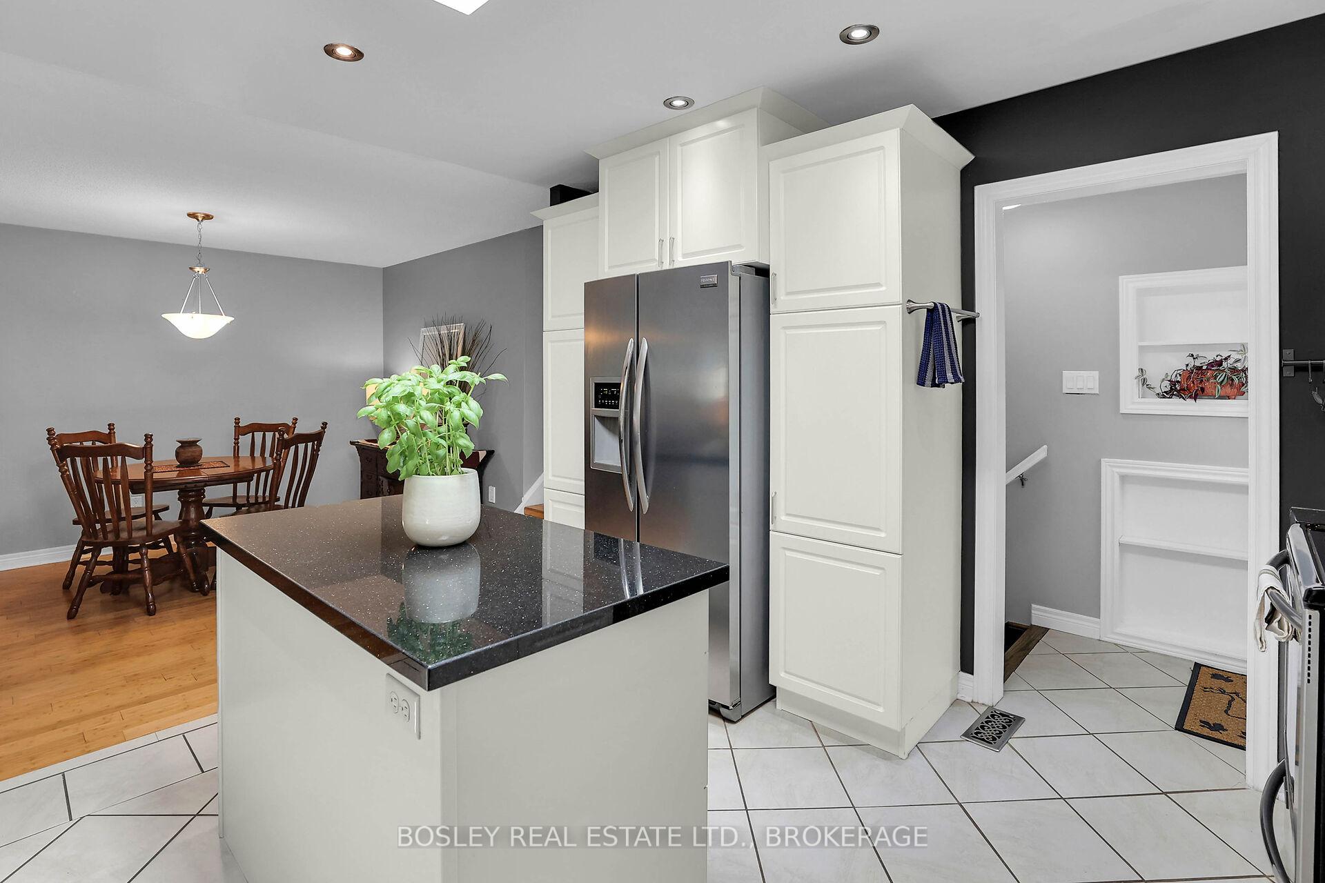 Photo 10 of 8 Kilkenny Drive, St. Catharines, Lakeshore — HOMEH