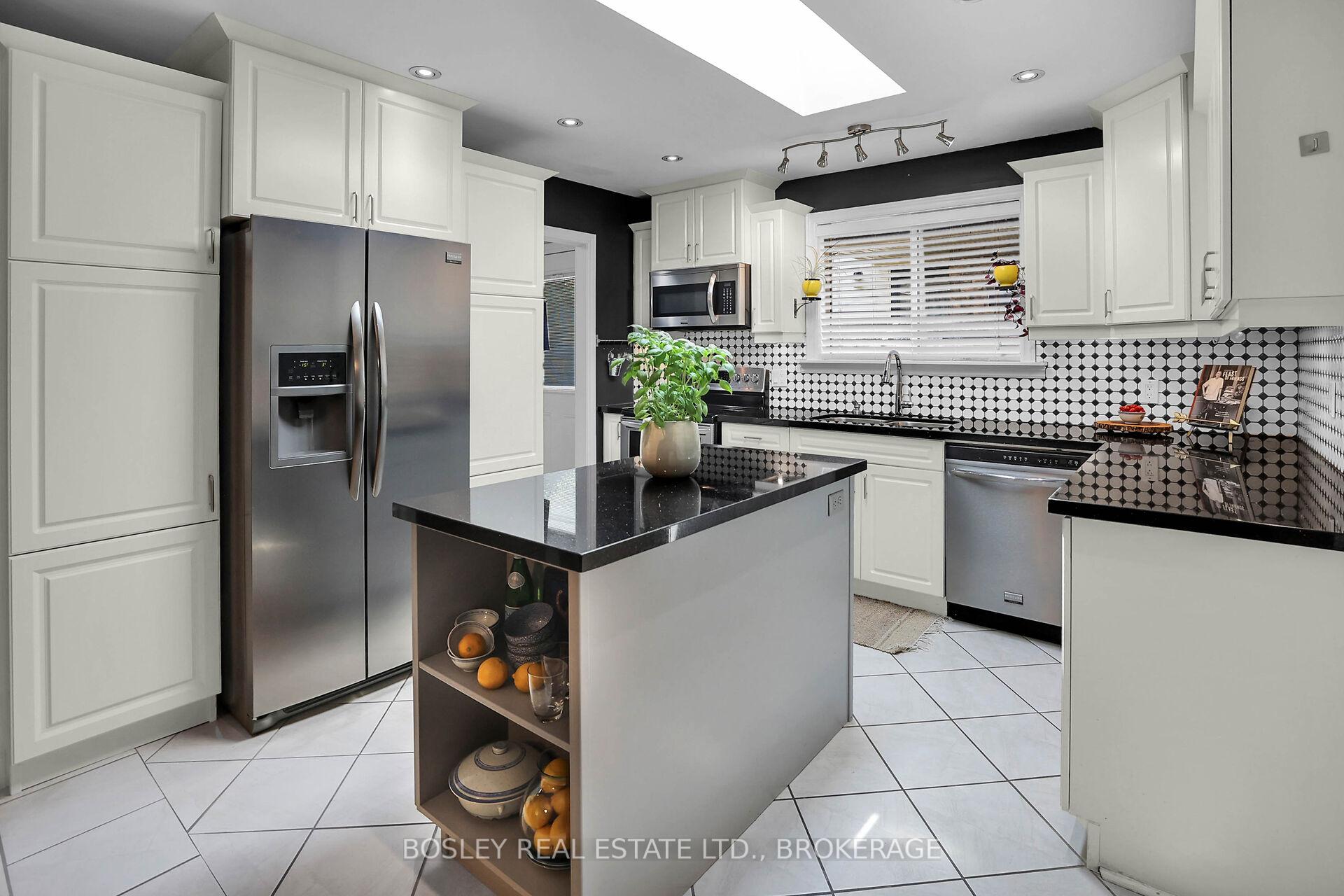 Photo 12 of 8 Kilkenny Drive, St. Catharines, Lakeshore — HOMEH