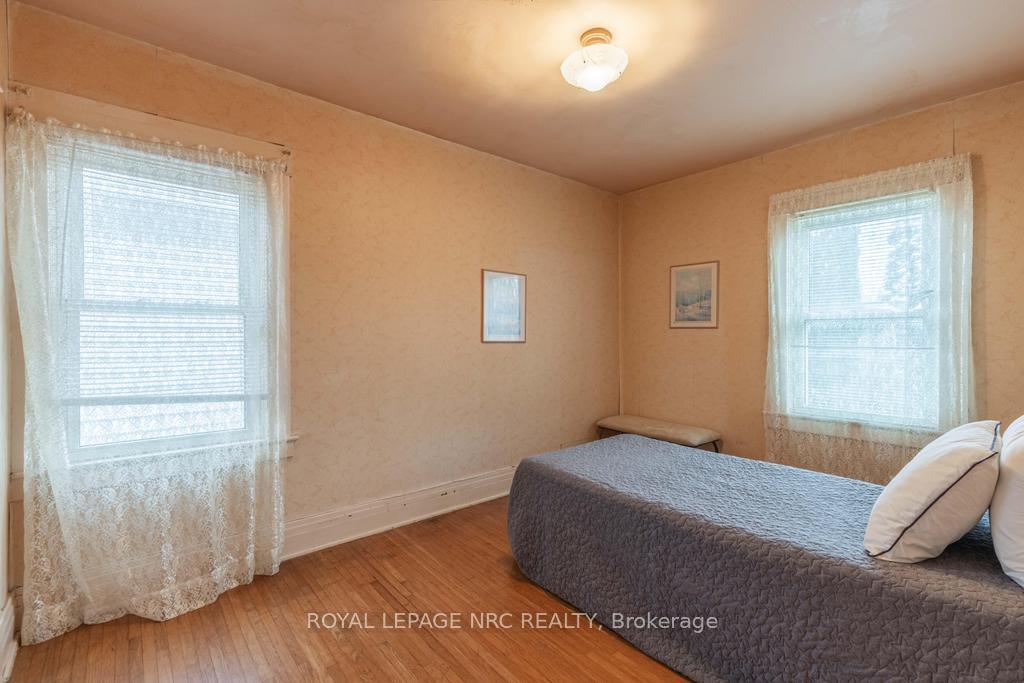 Photo 16 of 7 Chaplin Avenue, St. Catharines, Downtown — HOMEH