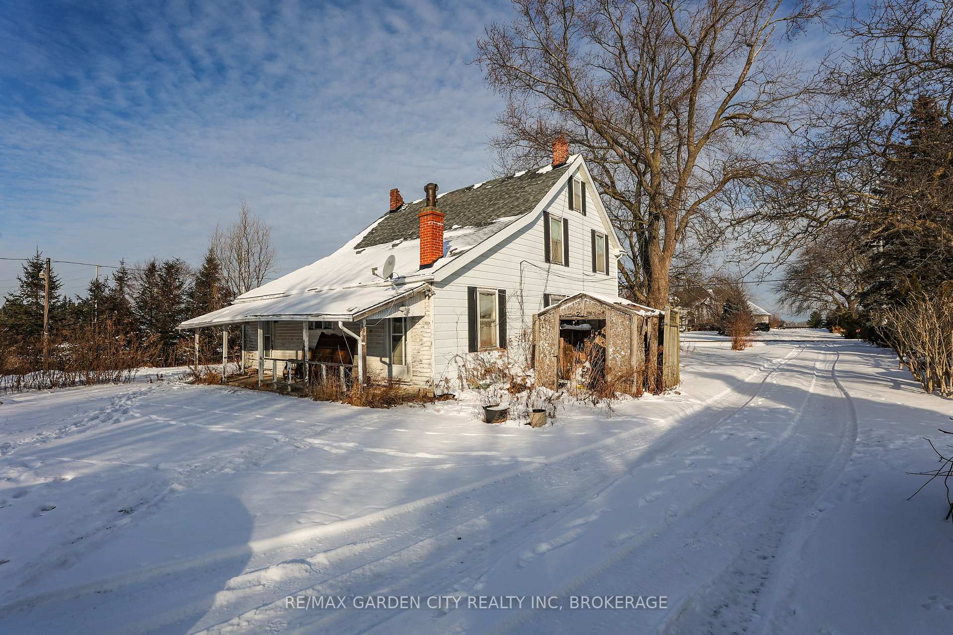 Photo 3 of 1013 Lakeshore Road W, St. Catharines, Rural Port — HOMEH