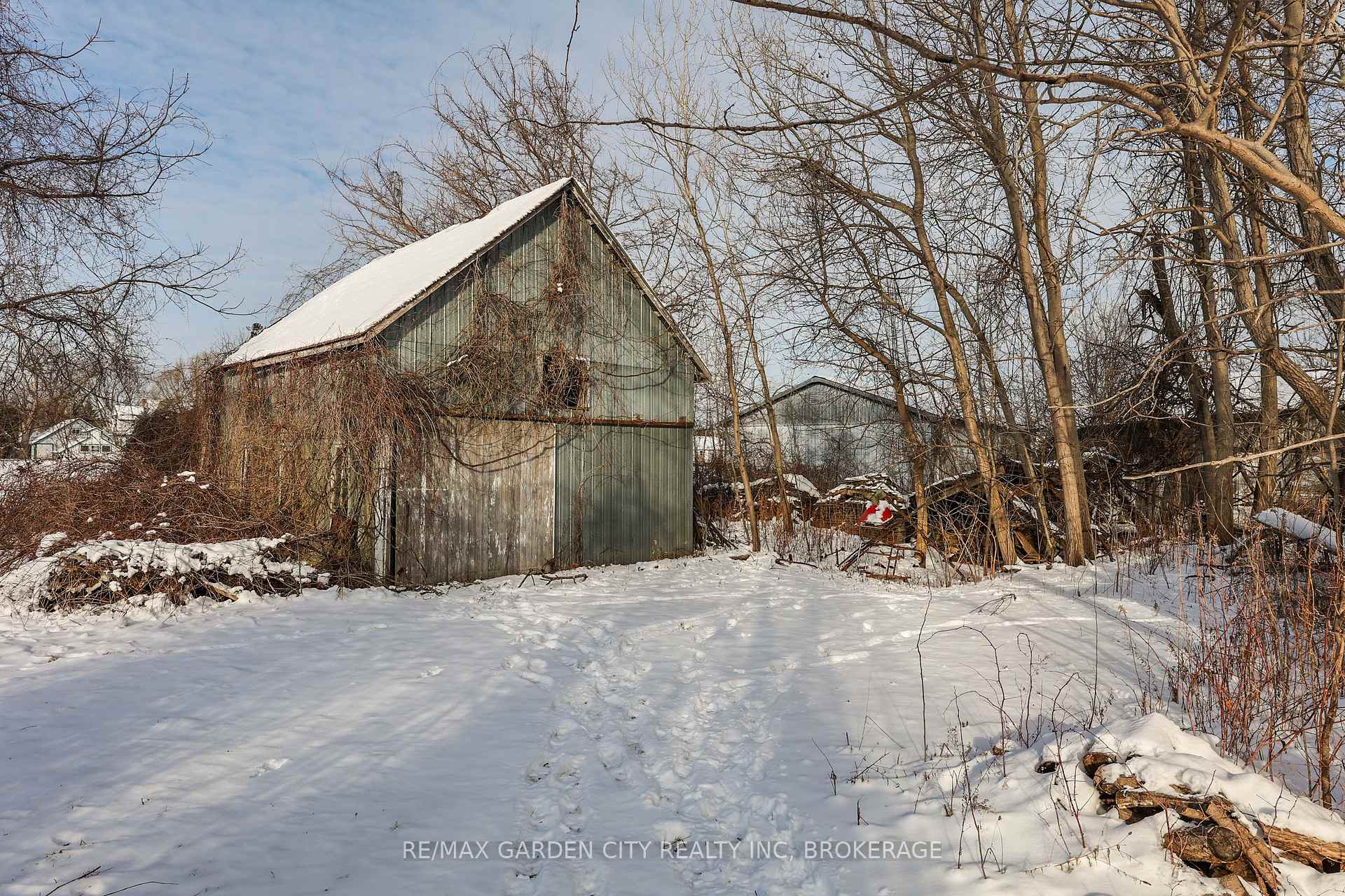 Photo 6 of 1013 Lakeshore Road W, St. Catharines, Rural Port — HOMEH