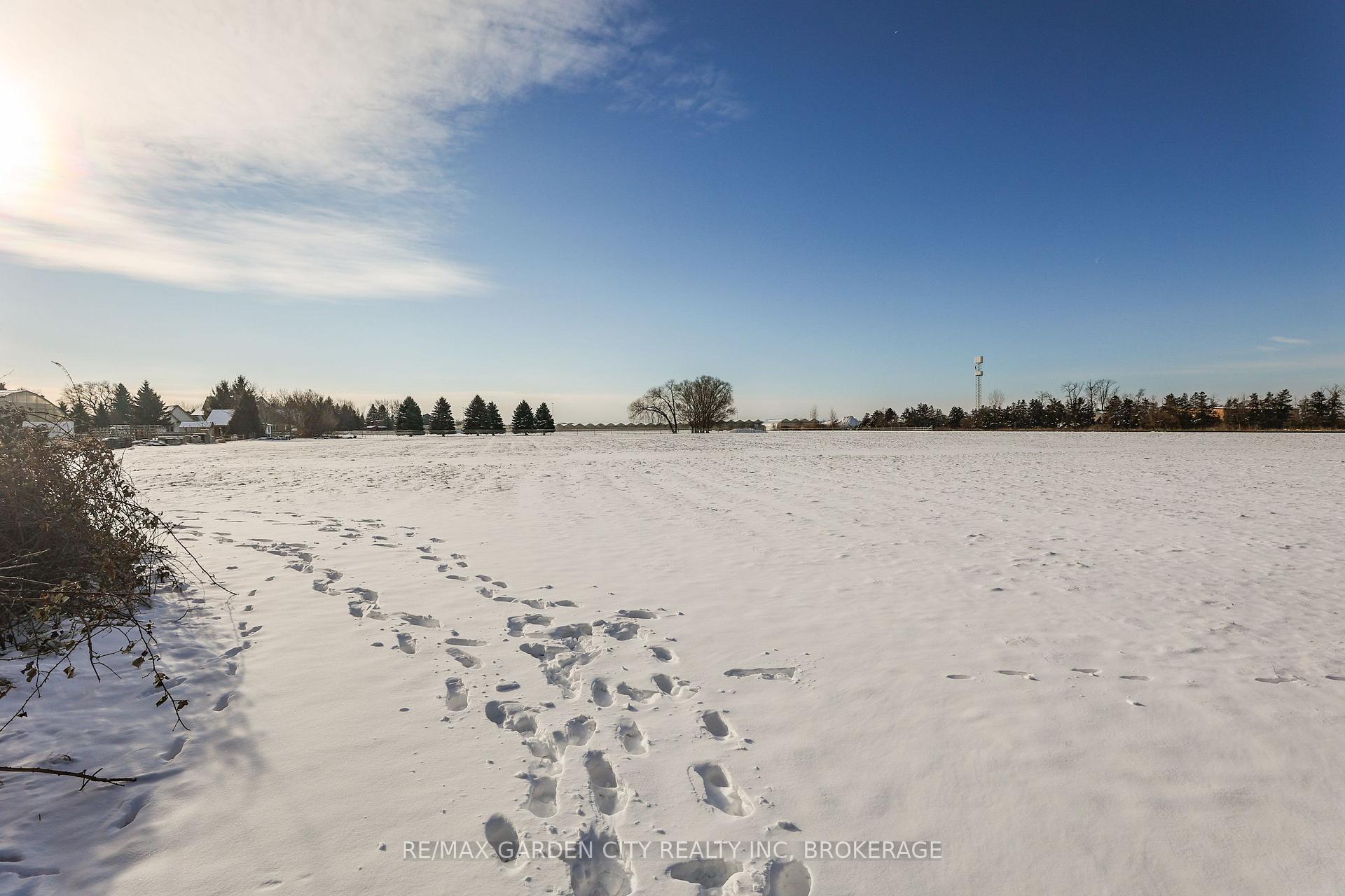 Photo 7 of 1013 Lakeshore Road W, St. Catharines, Rural Port — HOMEH