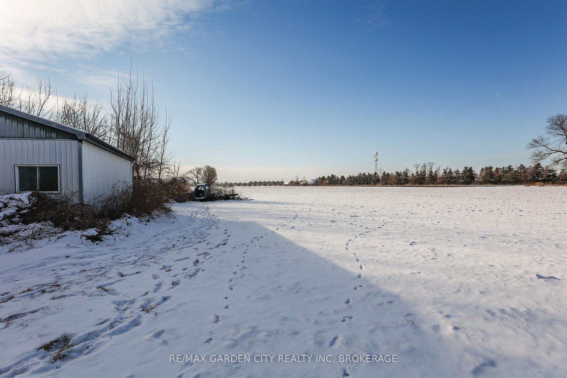 Photo 8 of 1013 Lakeshore Road W, St. Catharines, Rural Port — HOMEH