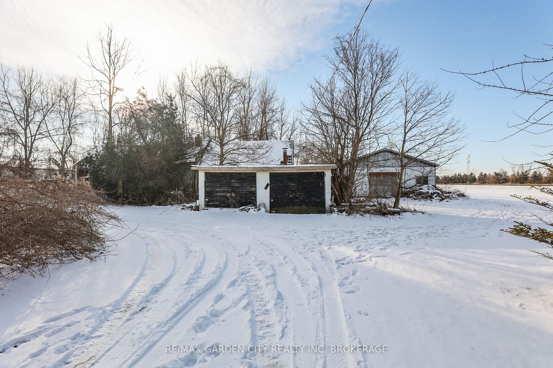 Photo 9 of 1013 Lakeshore Road W, St. Catharines, Rural Port — HOMEH