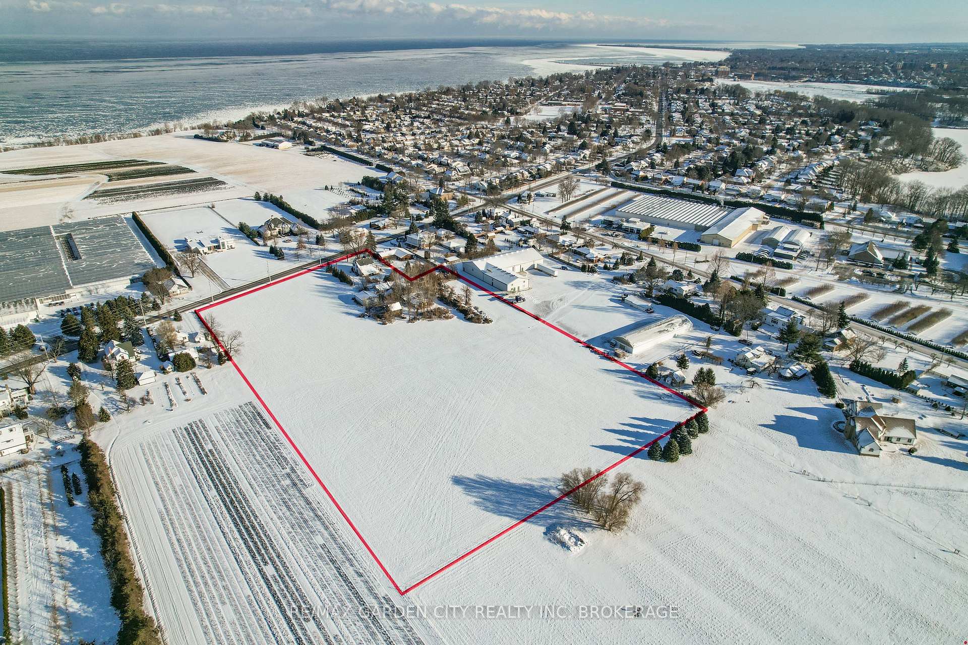 Photo 10 of 1013 Lakeshore Road W, St. Catharines, Rural Port — HOMEH