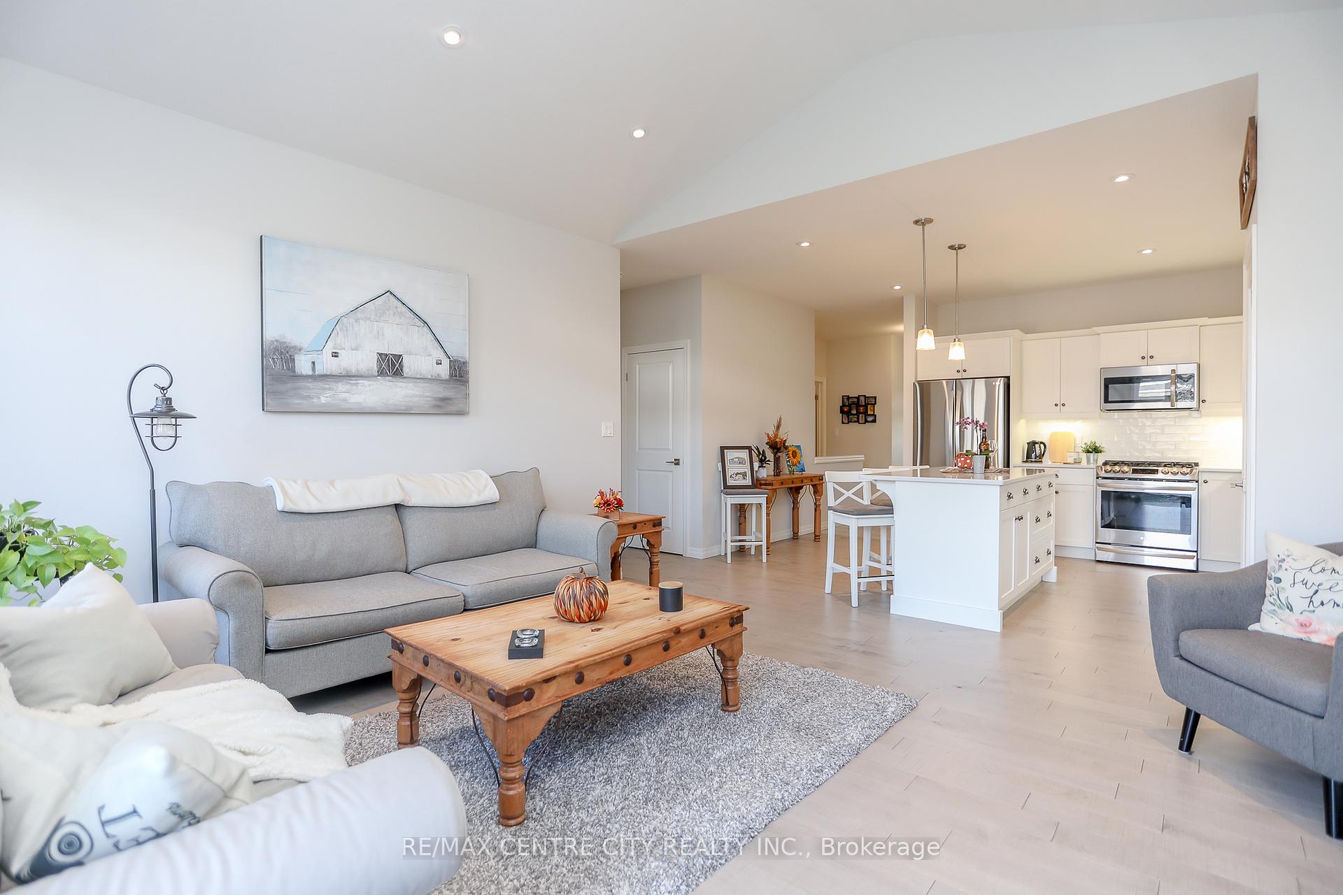 Photo 9 of 11 Cortland Terrace, St. Thomas — HOMEH