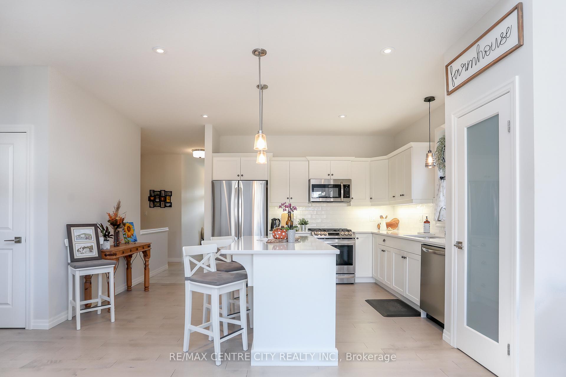 Photo 10 of 11 Cortland Terrace, St. Thomas — HOMEH