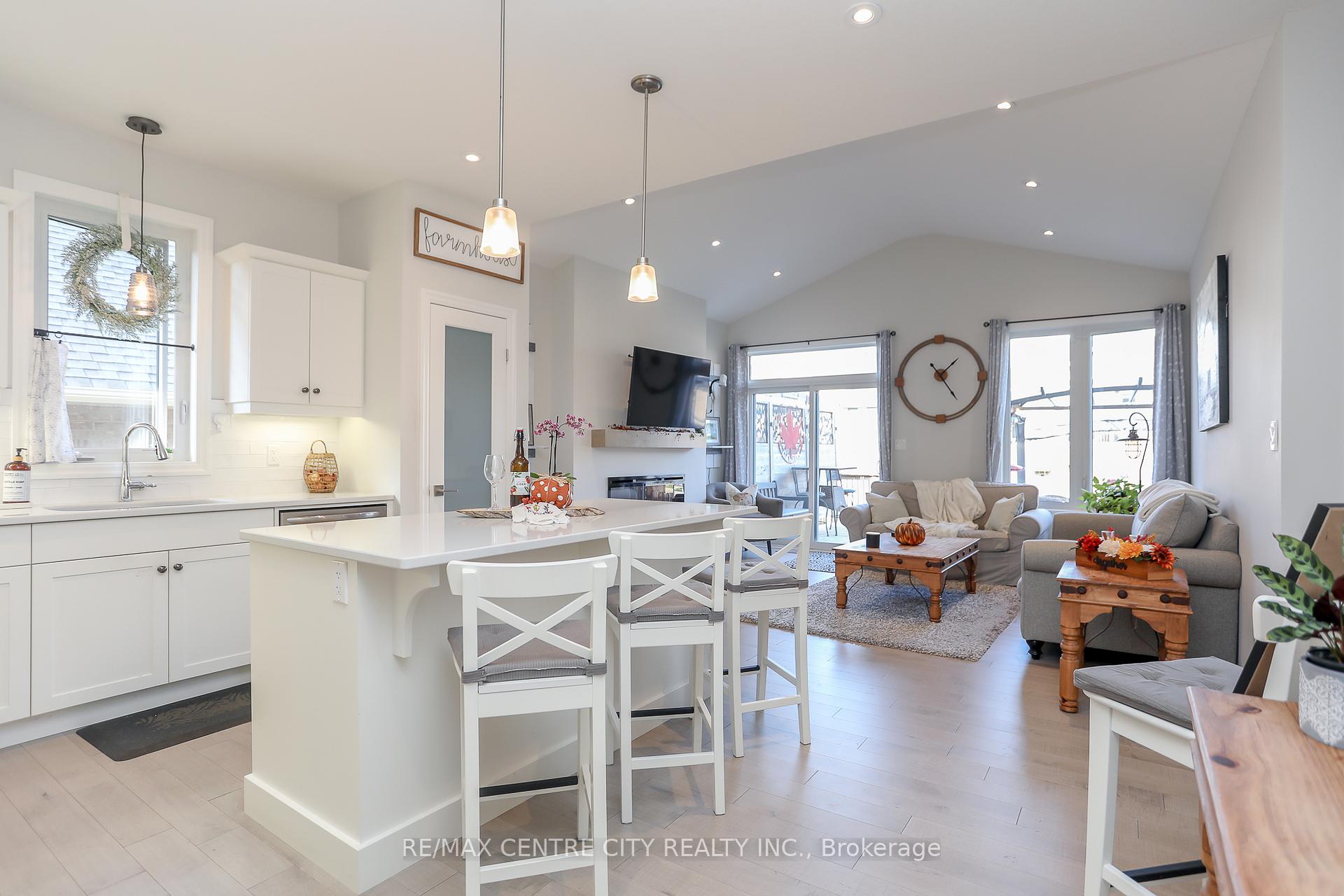 Photo 11 of 11 Cortland Terrace, St. Thomas — HOMEH