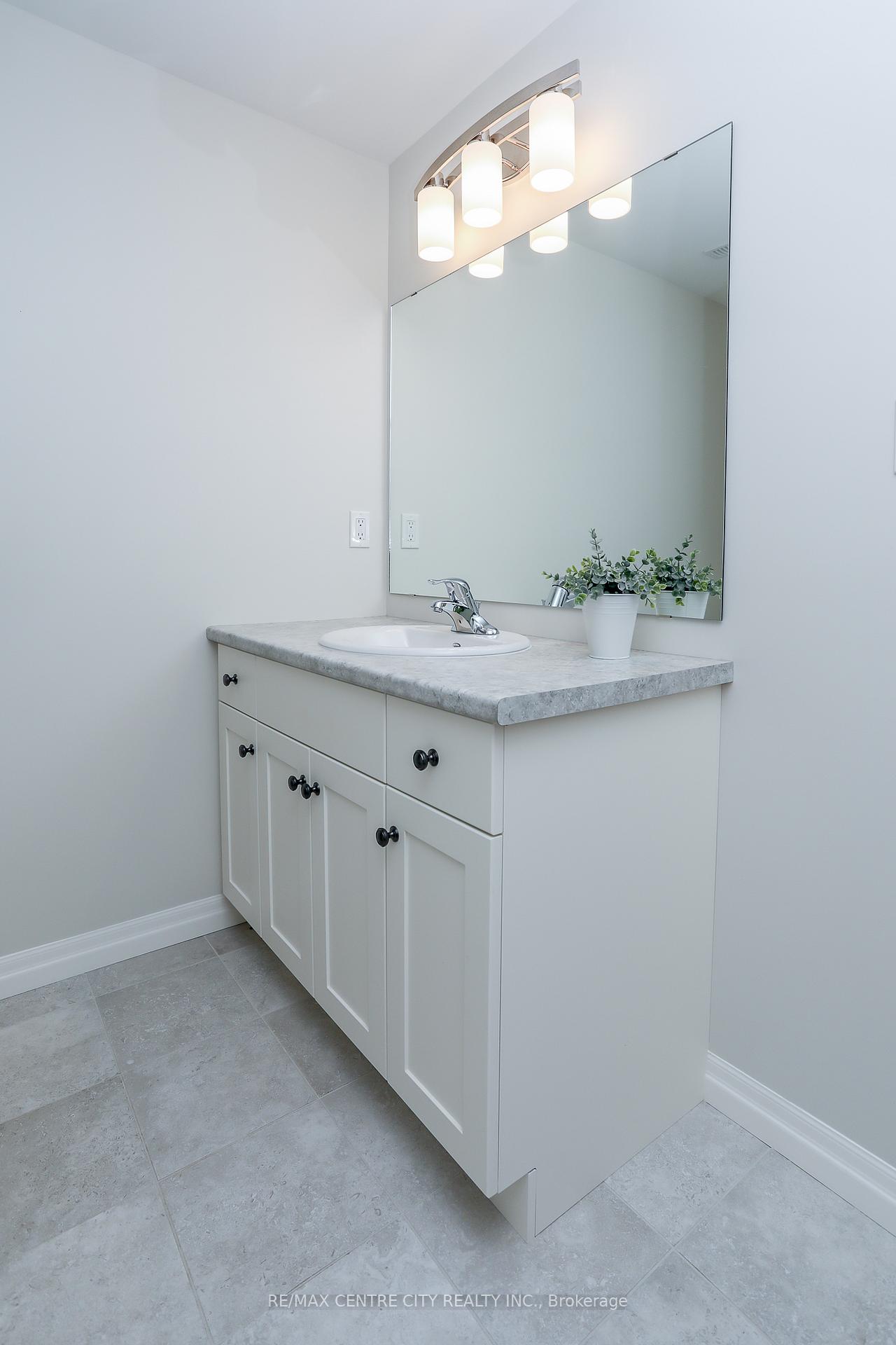Photo 33 of 11 Cortland Terrace, St. Thomas — HOMEH
